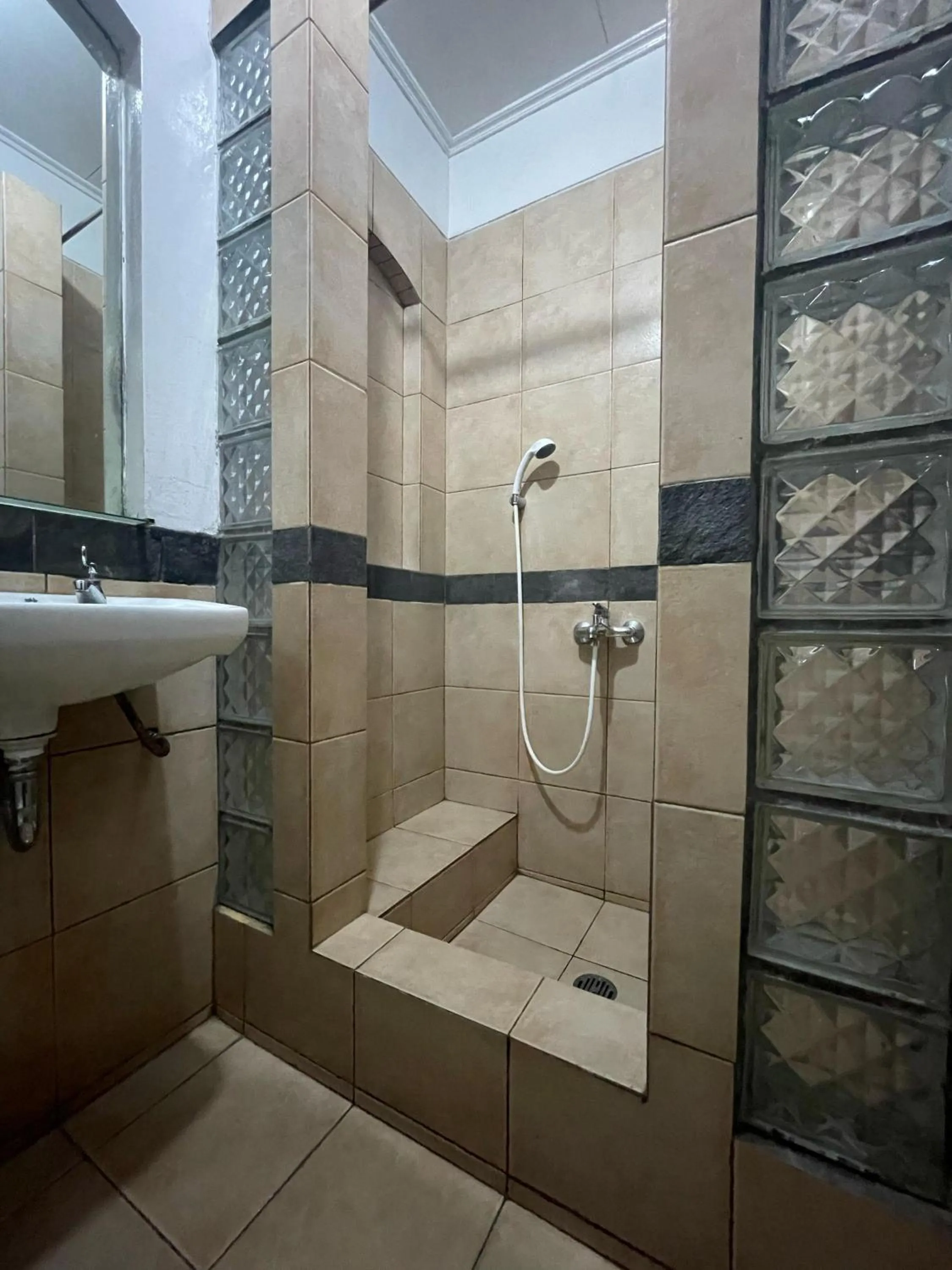 RedDoorz Plus near Parahyangan University