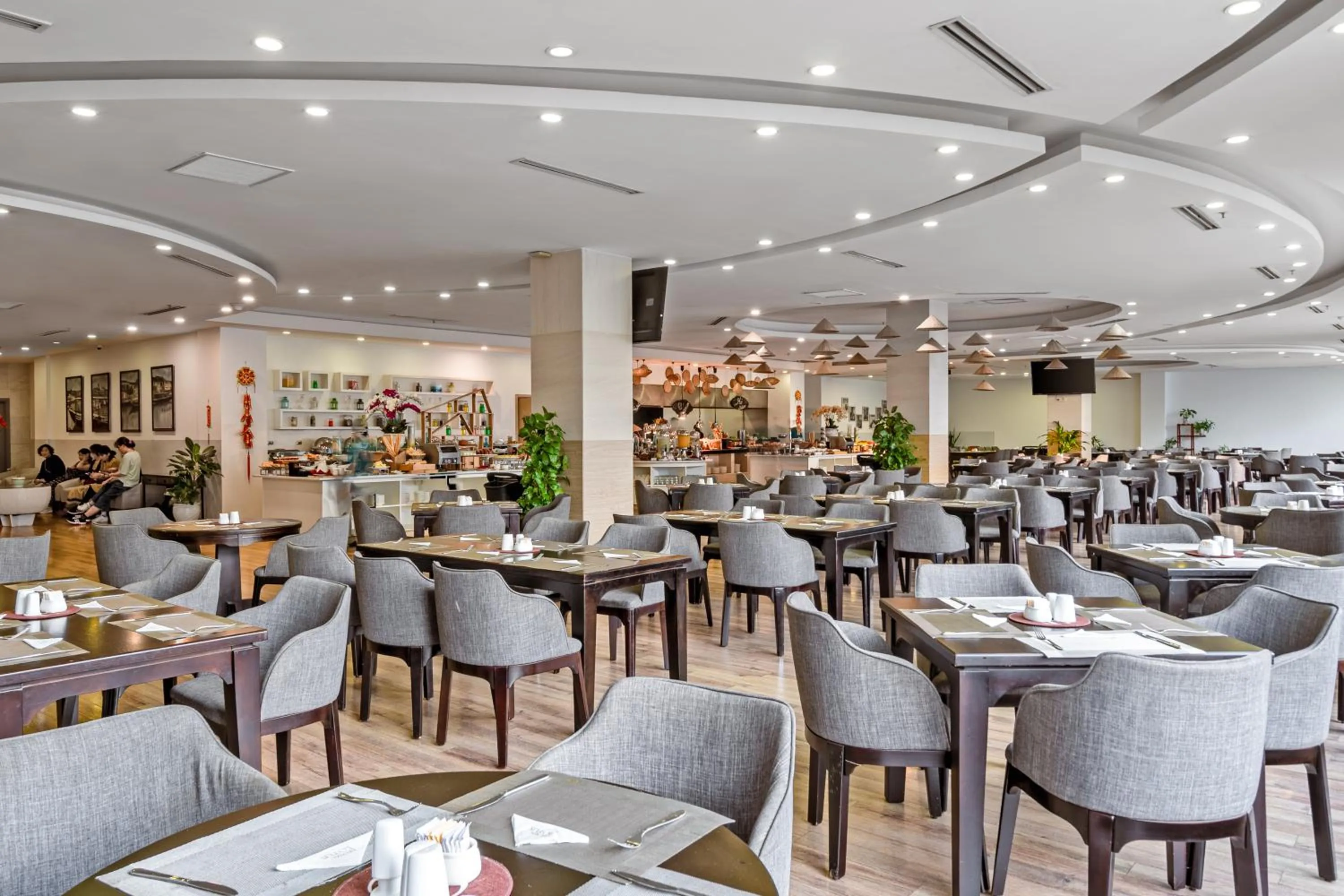 Restaurant/places to eat in Royal Lotus Hotel Danang