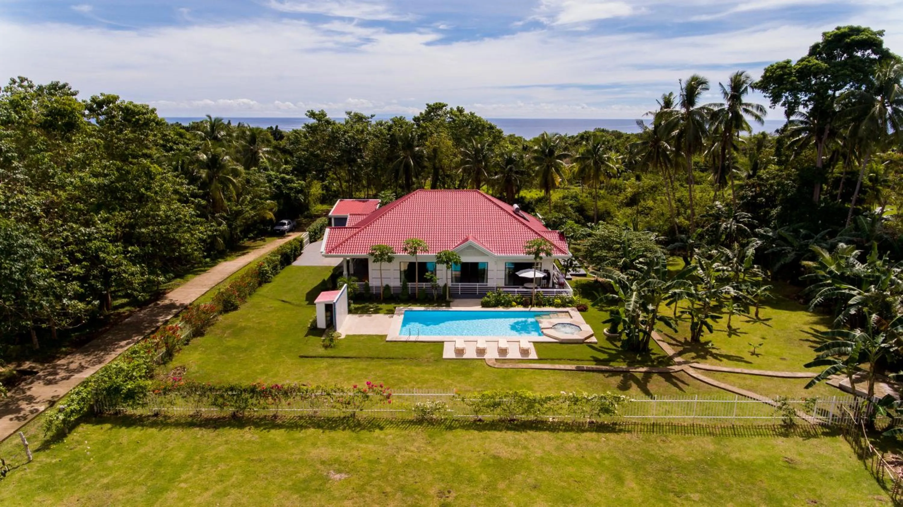 Property building in Bohol White House Bed & Breakfast