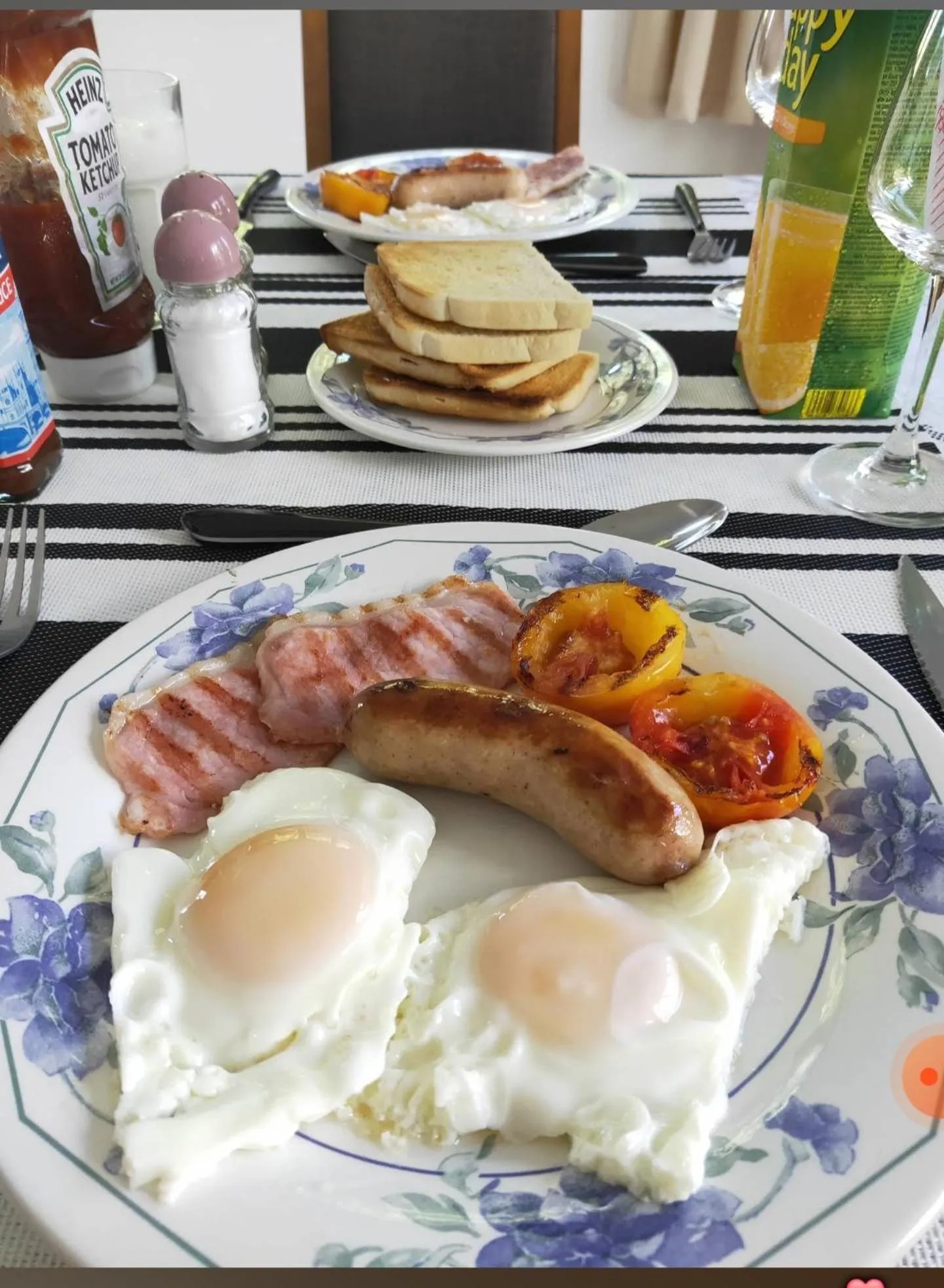 Restaurant/places to eat in Bohol White House Bed & Breakfast