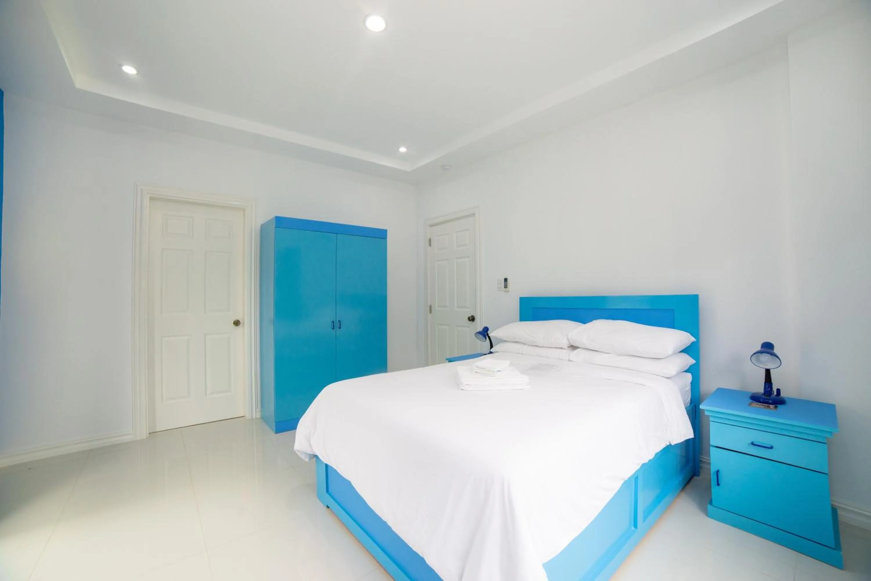 Photo of the whole room, Bed in Bohol White House Bed & Breakfast