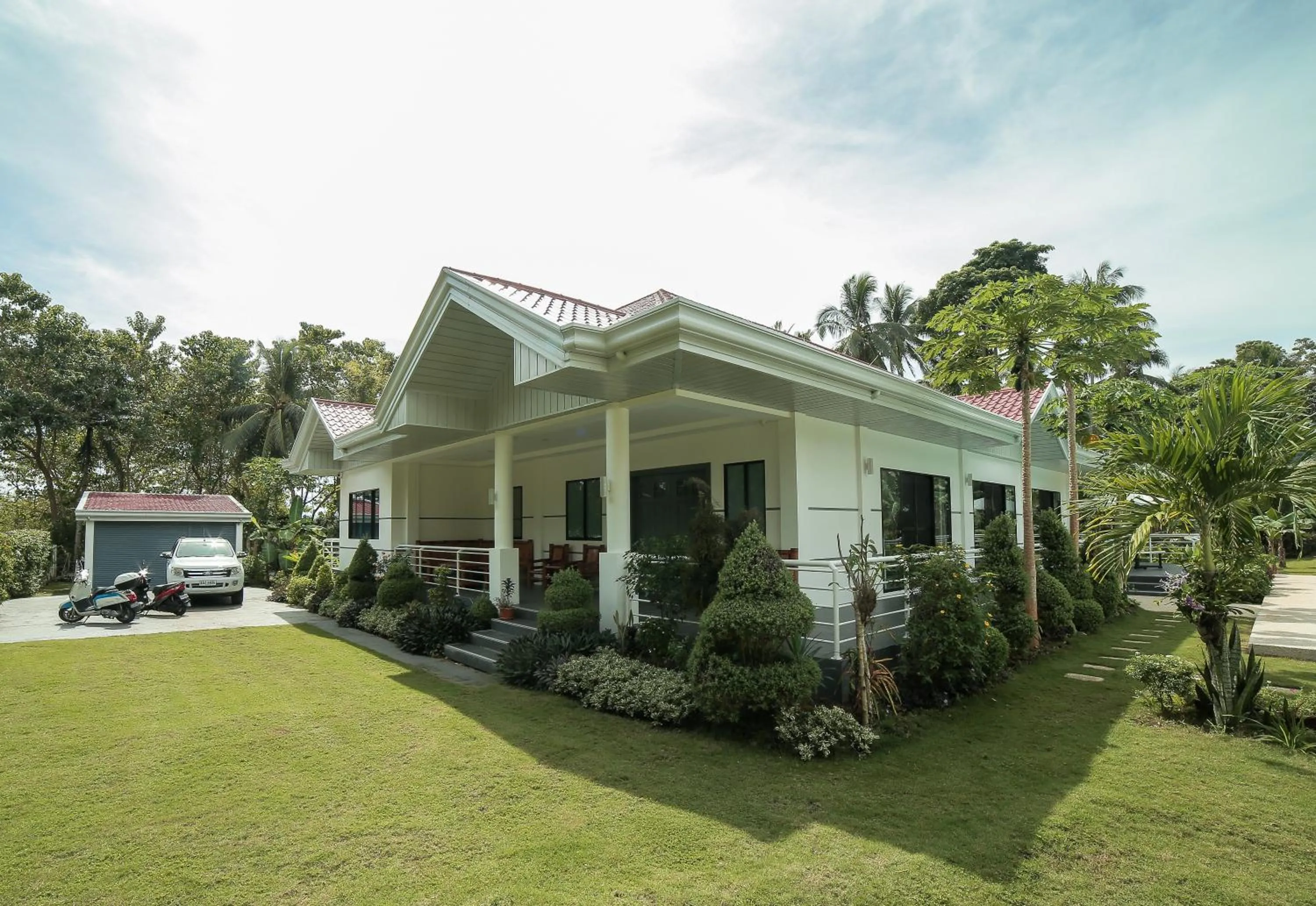 Property building in Bohol White House Bed & Breakfast