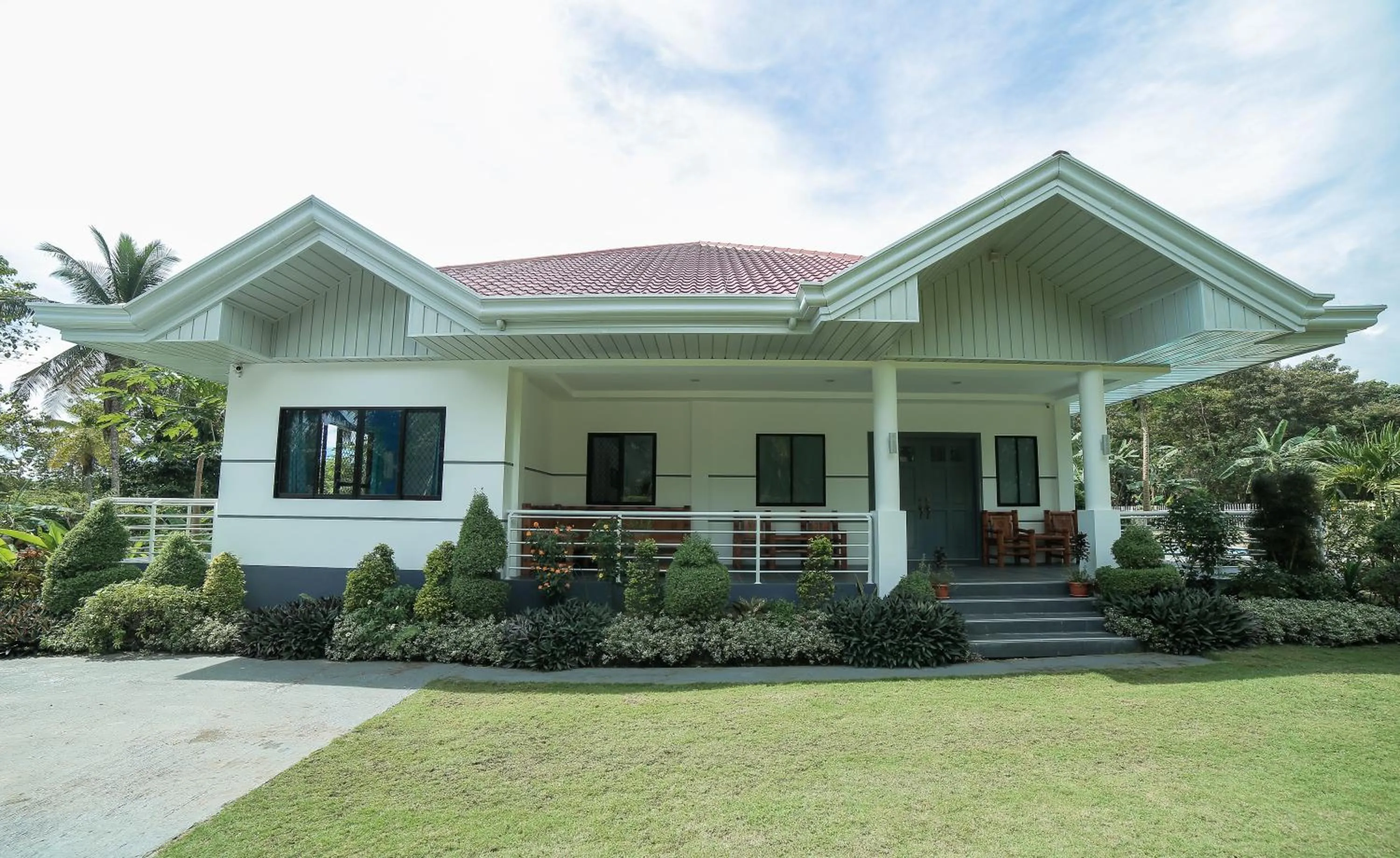 Property building in Bohol White House Bed & Breakfast