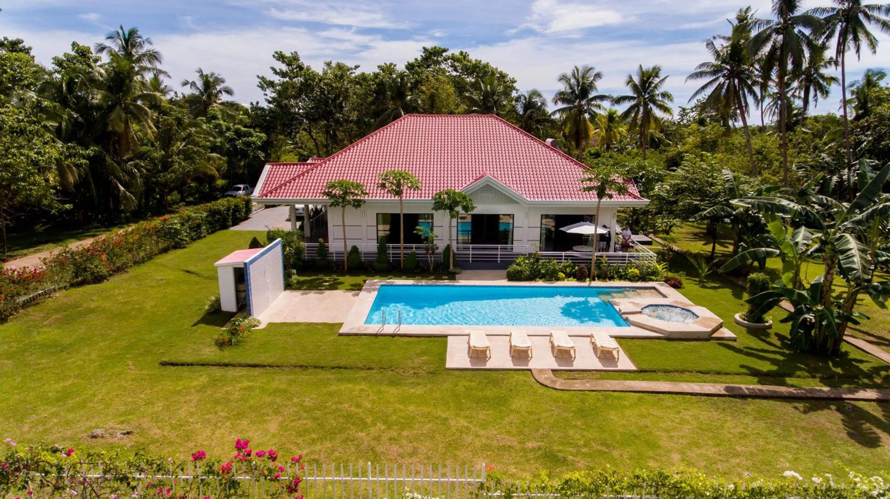 Property building in Bohol White House Bed & Breakfast