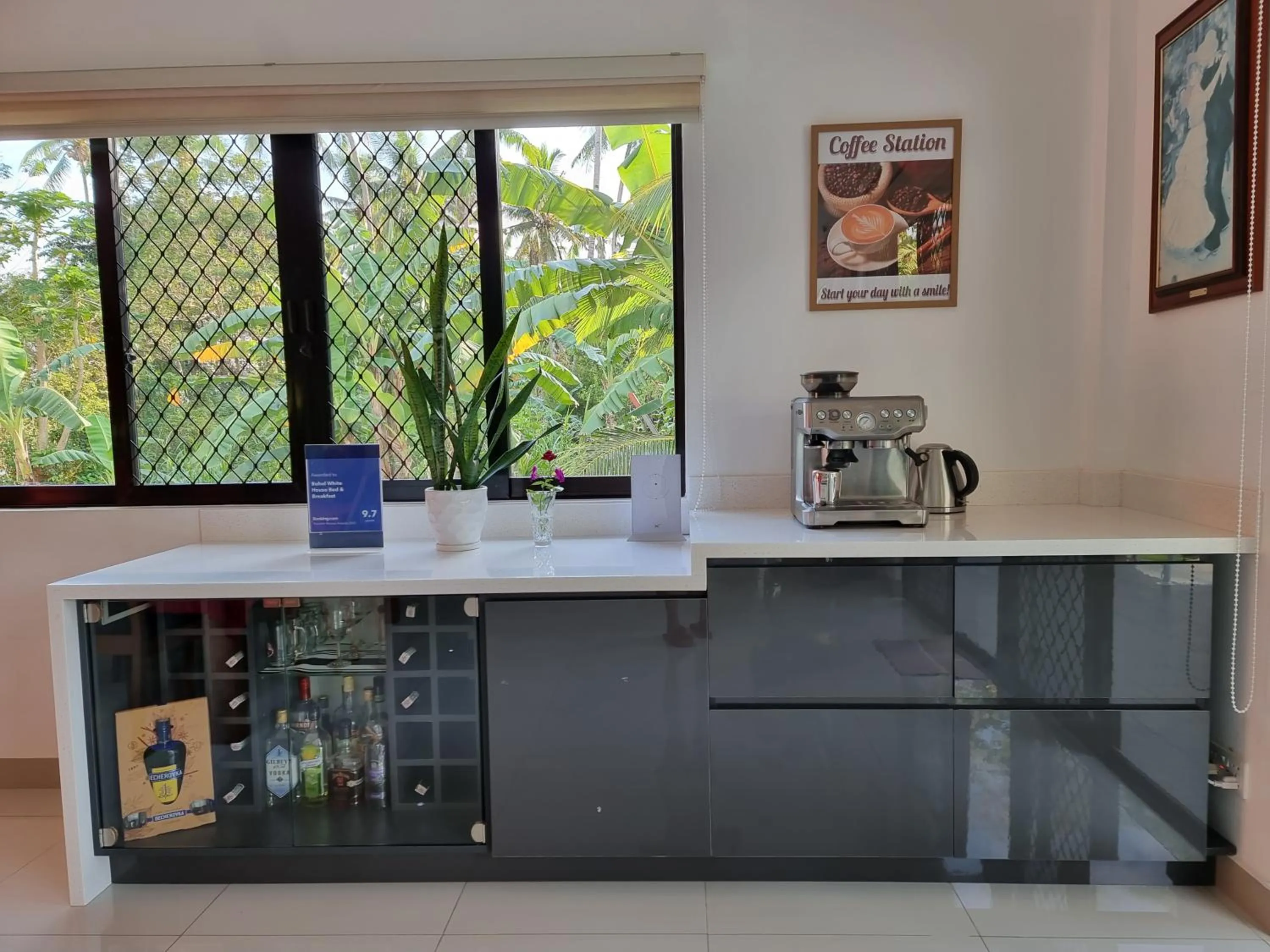 Coffee/tea facilities in Bohol White House Bed & Breakfast