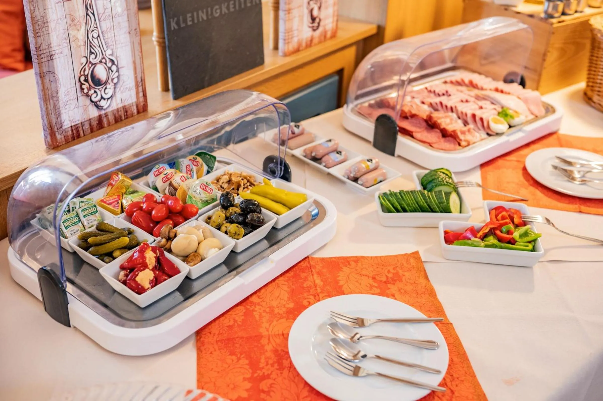 Buffet breakfast in Hotel Bamberger Hof, garni