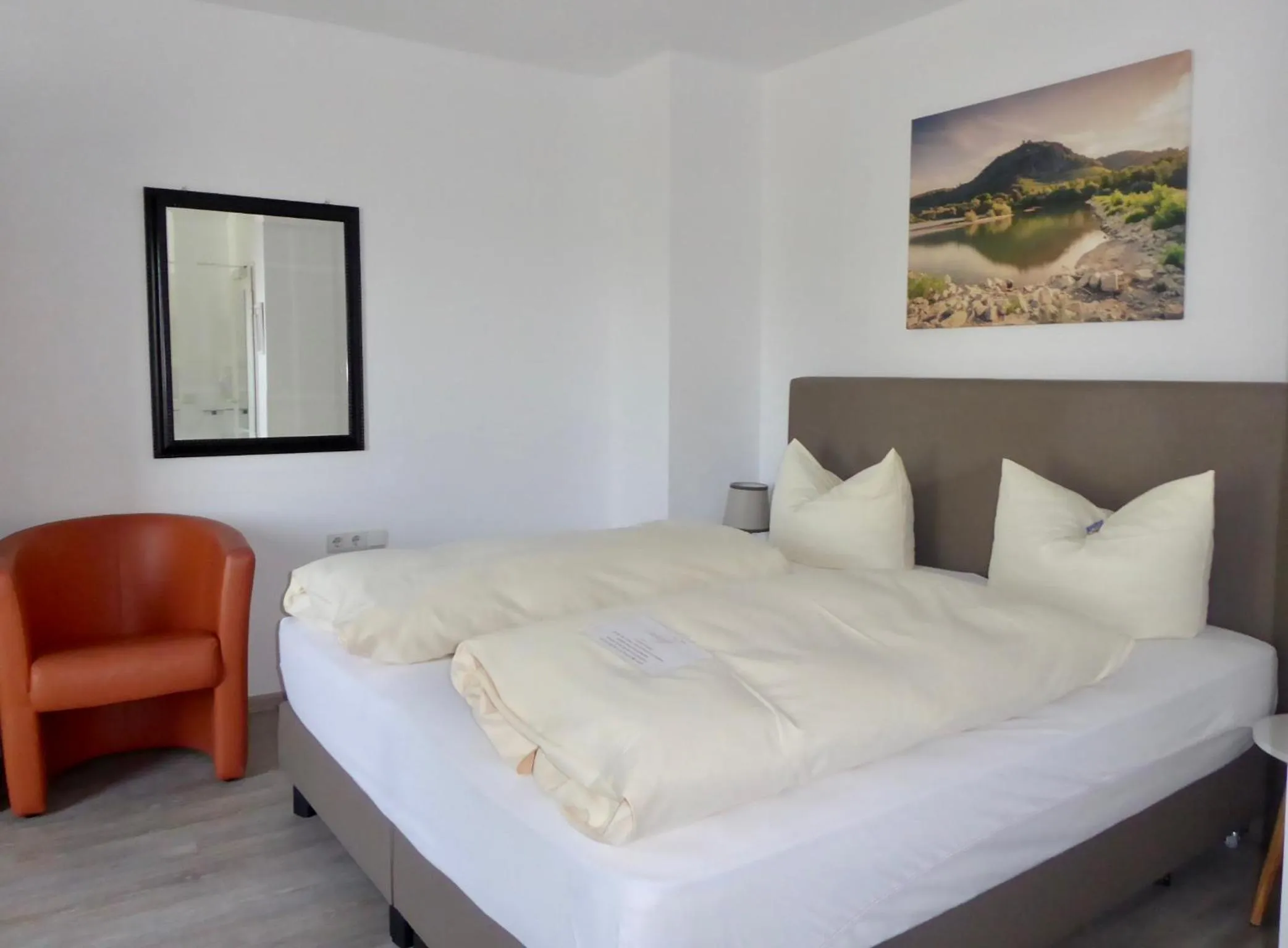 Photo of the whole room, Bed in Hotel Weinhaus Hoff