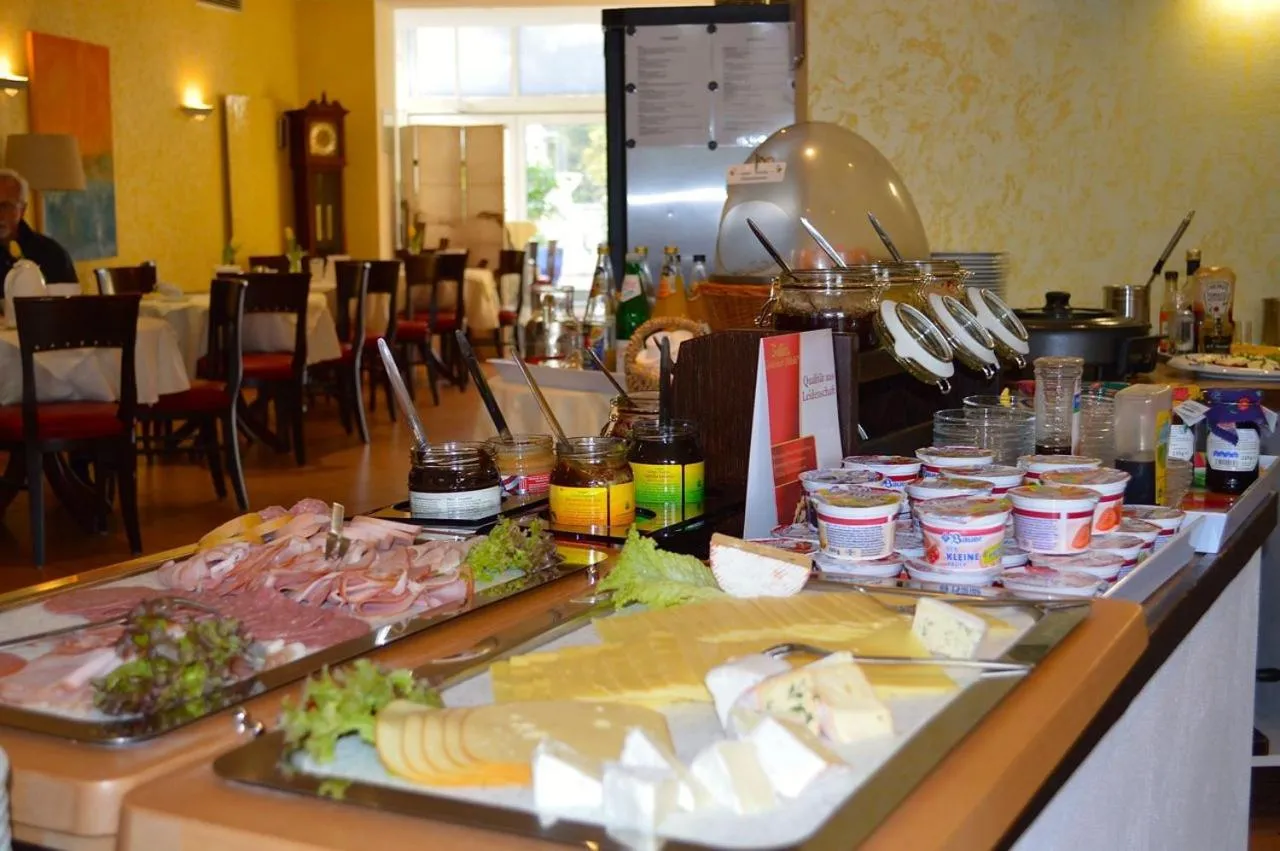 Buffet breakfast in Hotel Weinhaus Hoff