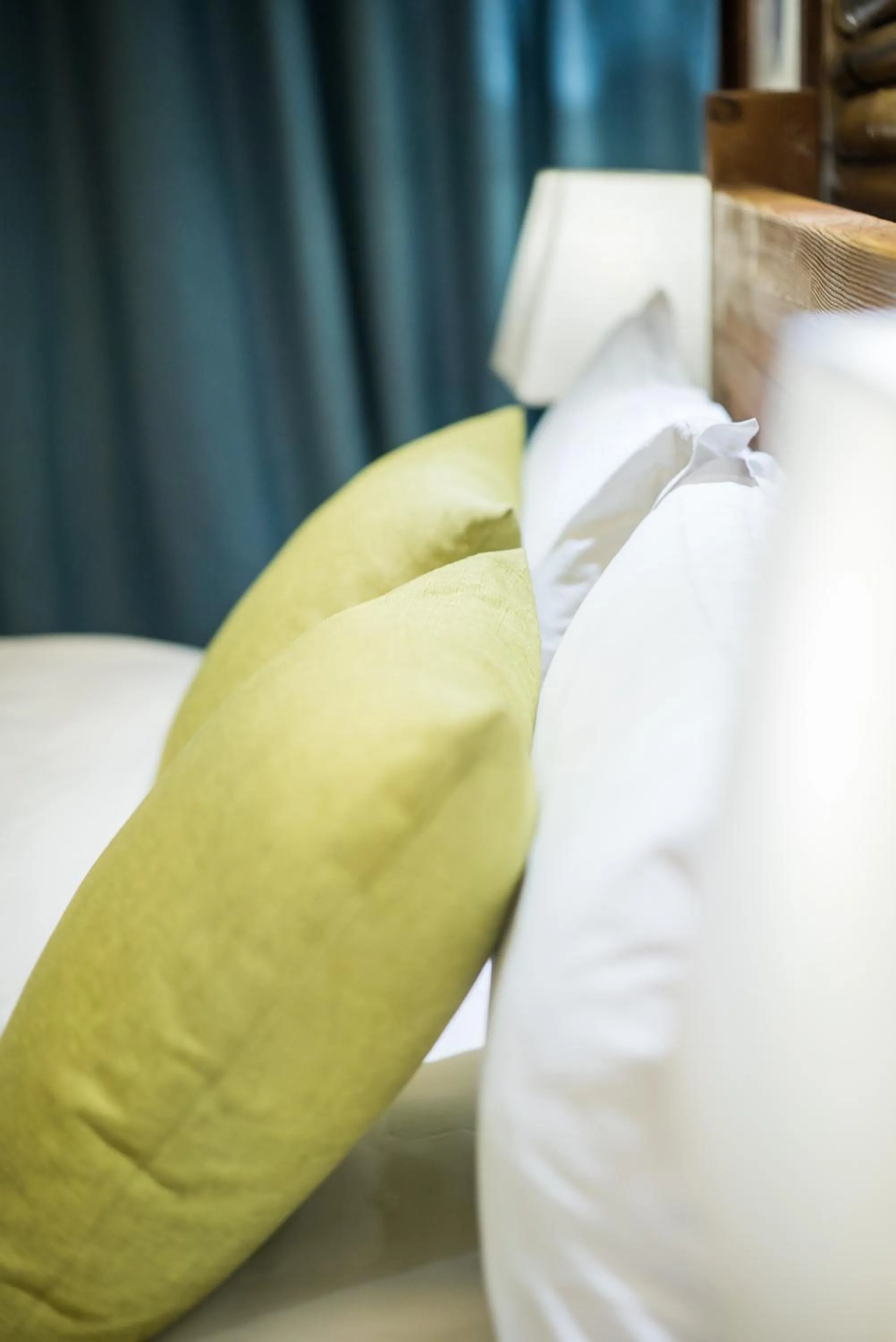 Decorative detail, Bed in Lijiang Yue Tu Inn