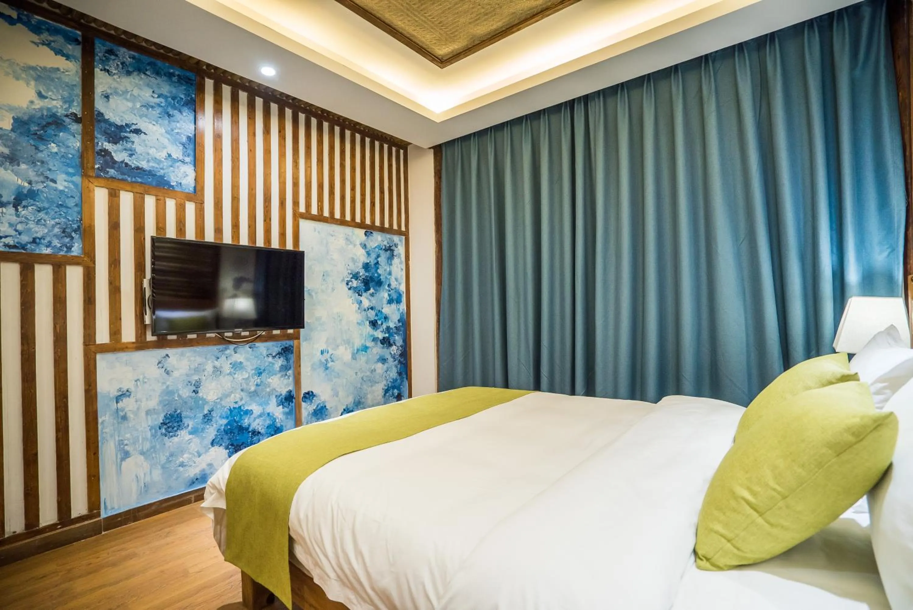 Decorative detail, Bed in Lijiang Yue Tu Inn