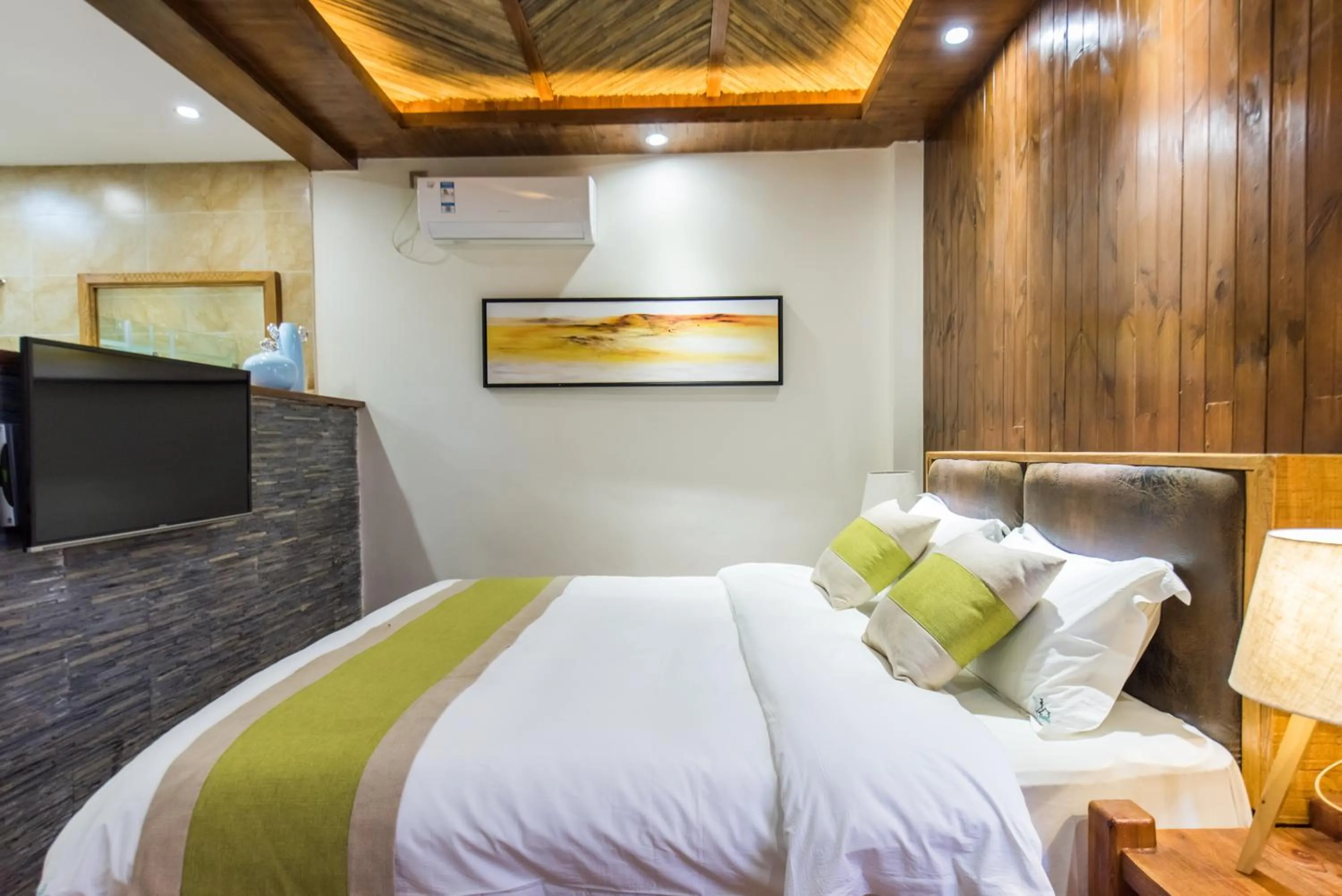 bunk bed, Bed in Lijiang Yue Tu Inn