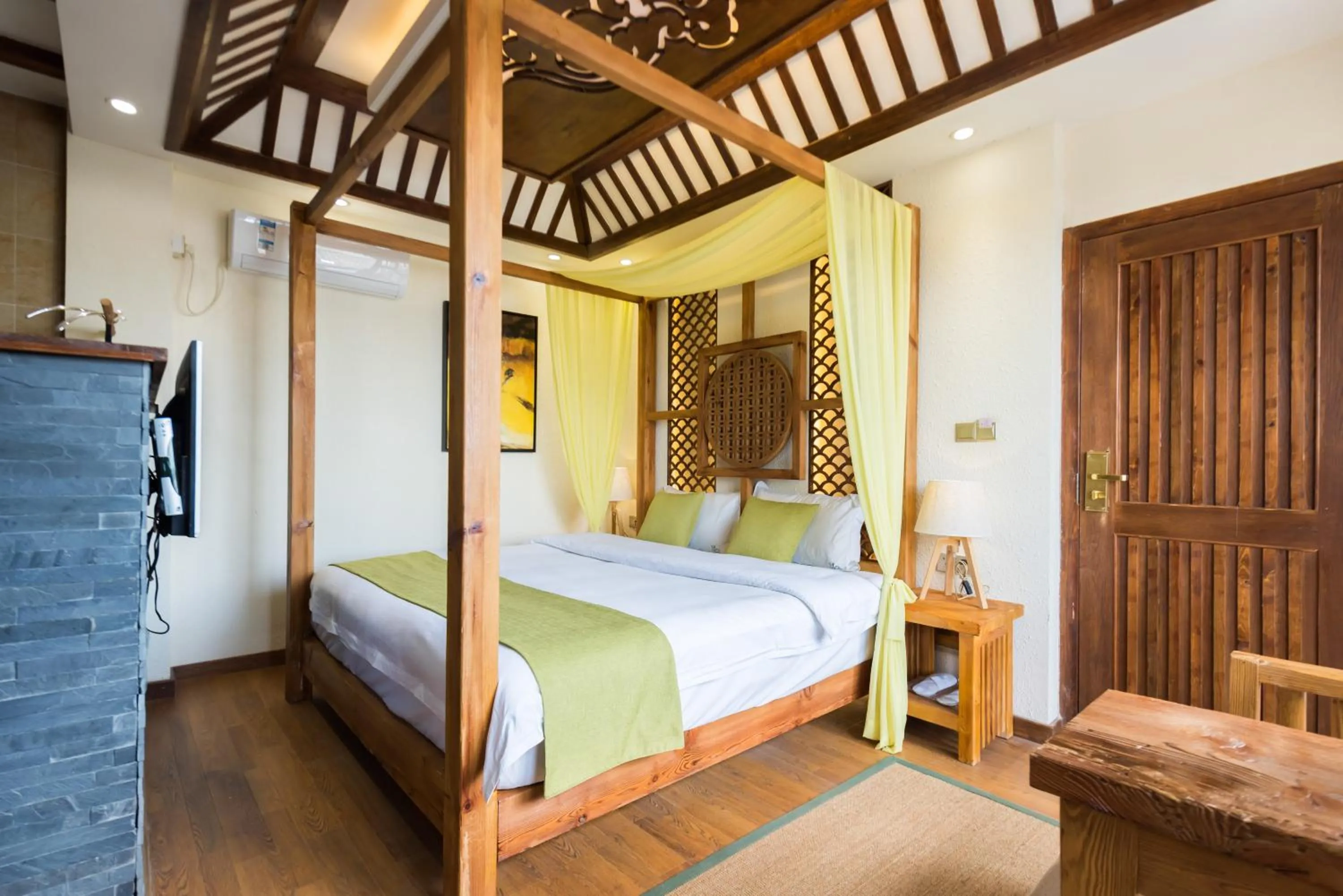 Bedroom, Bed in Lijiang Yue Tu Inn