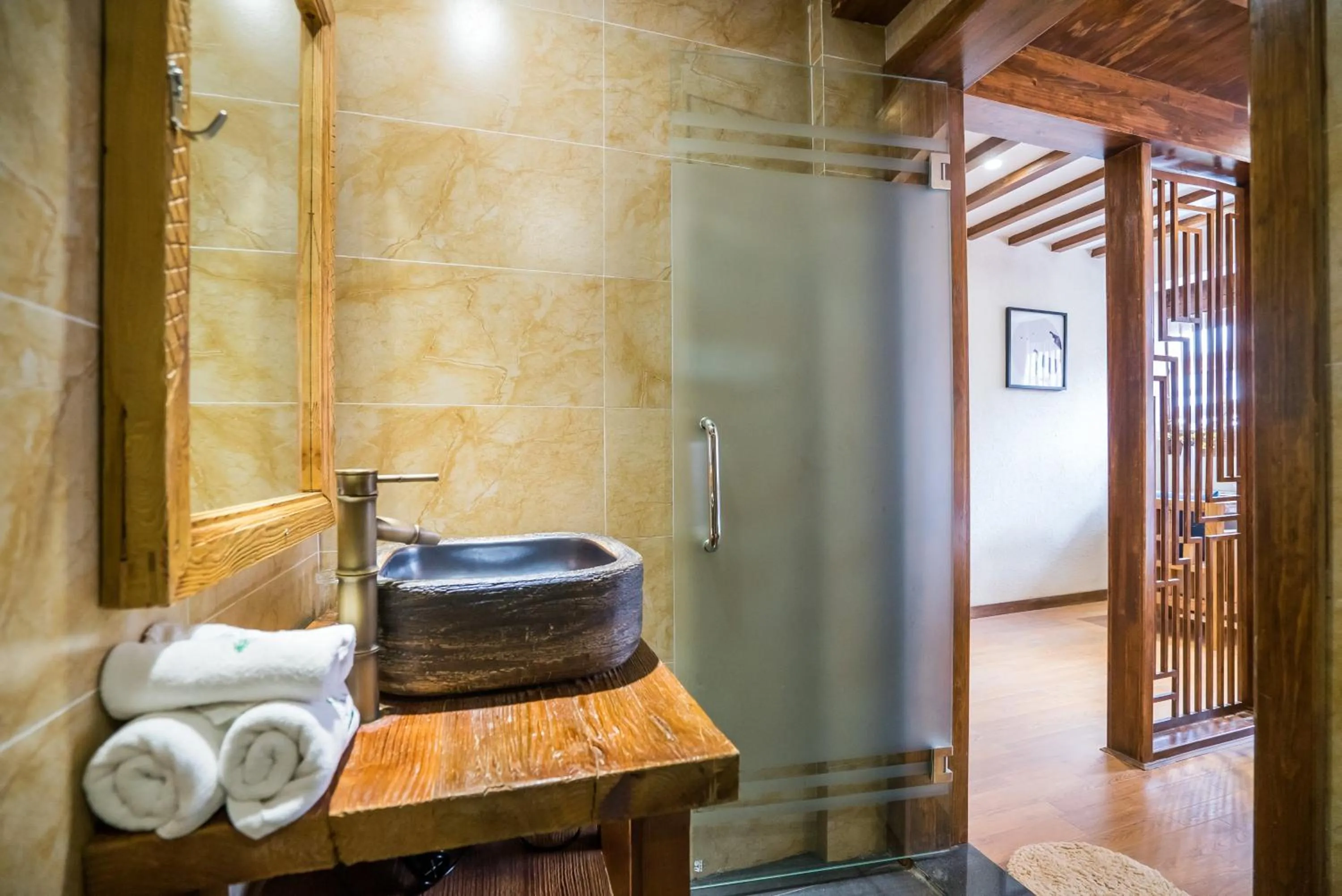 Bathroom in Lijiang Yue Tu Inn