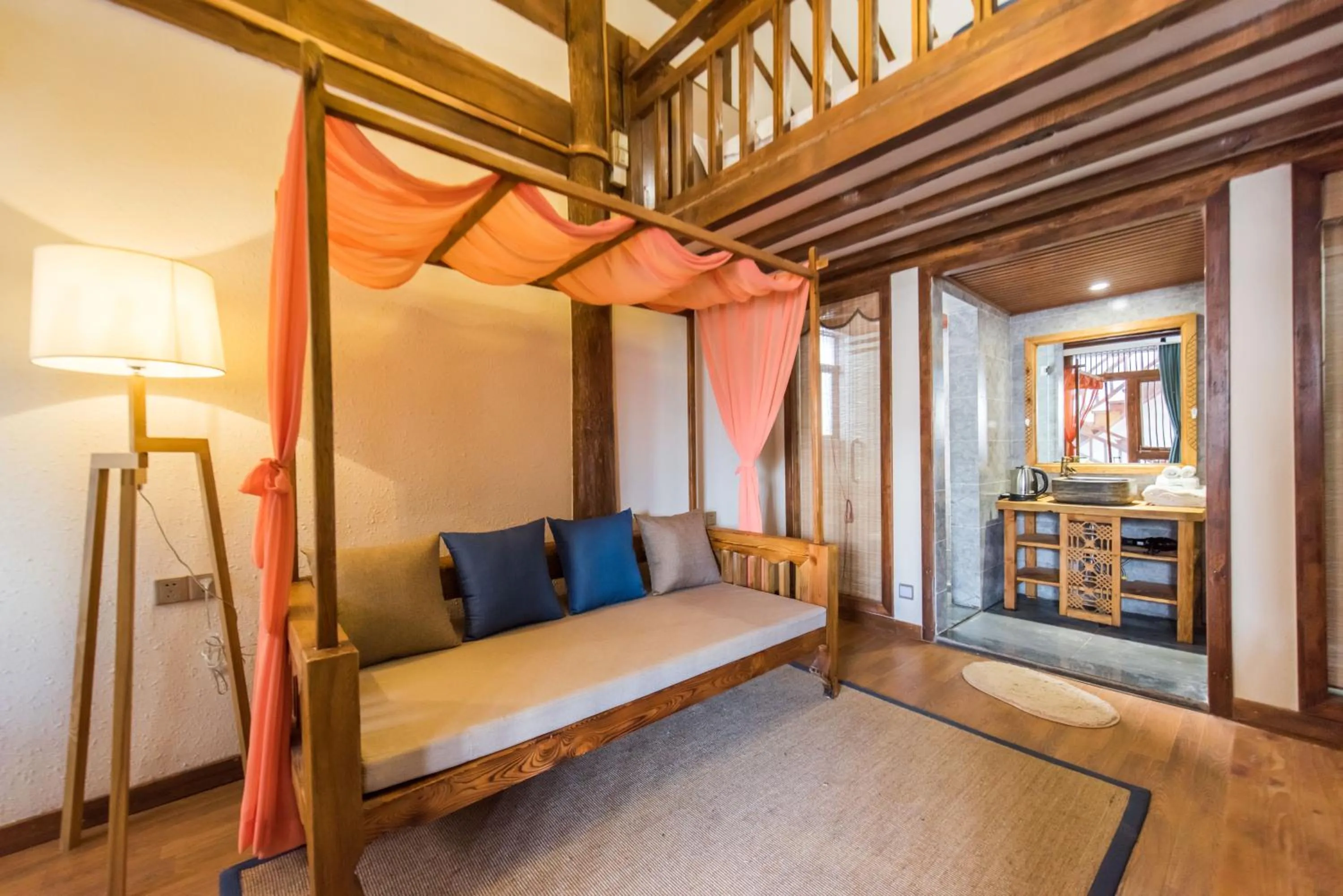Photo of the whole room, Bed in Lijiang Yue Tu Inn