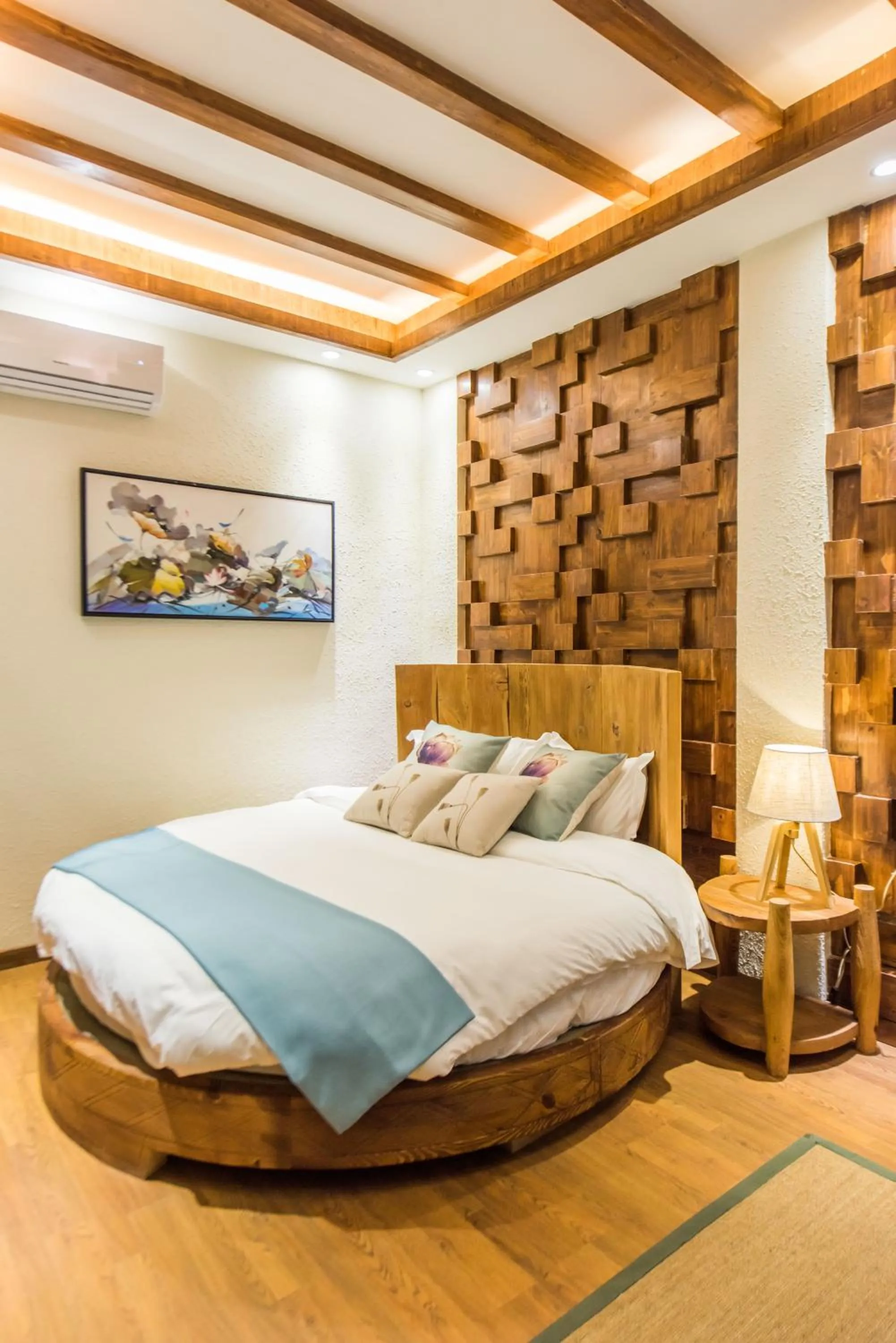 Photo of the whole room, Bed in Lijiang Yue Tu Inn