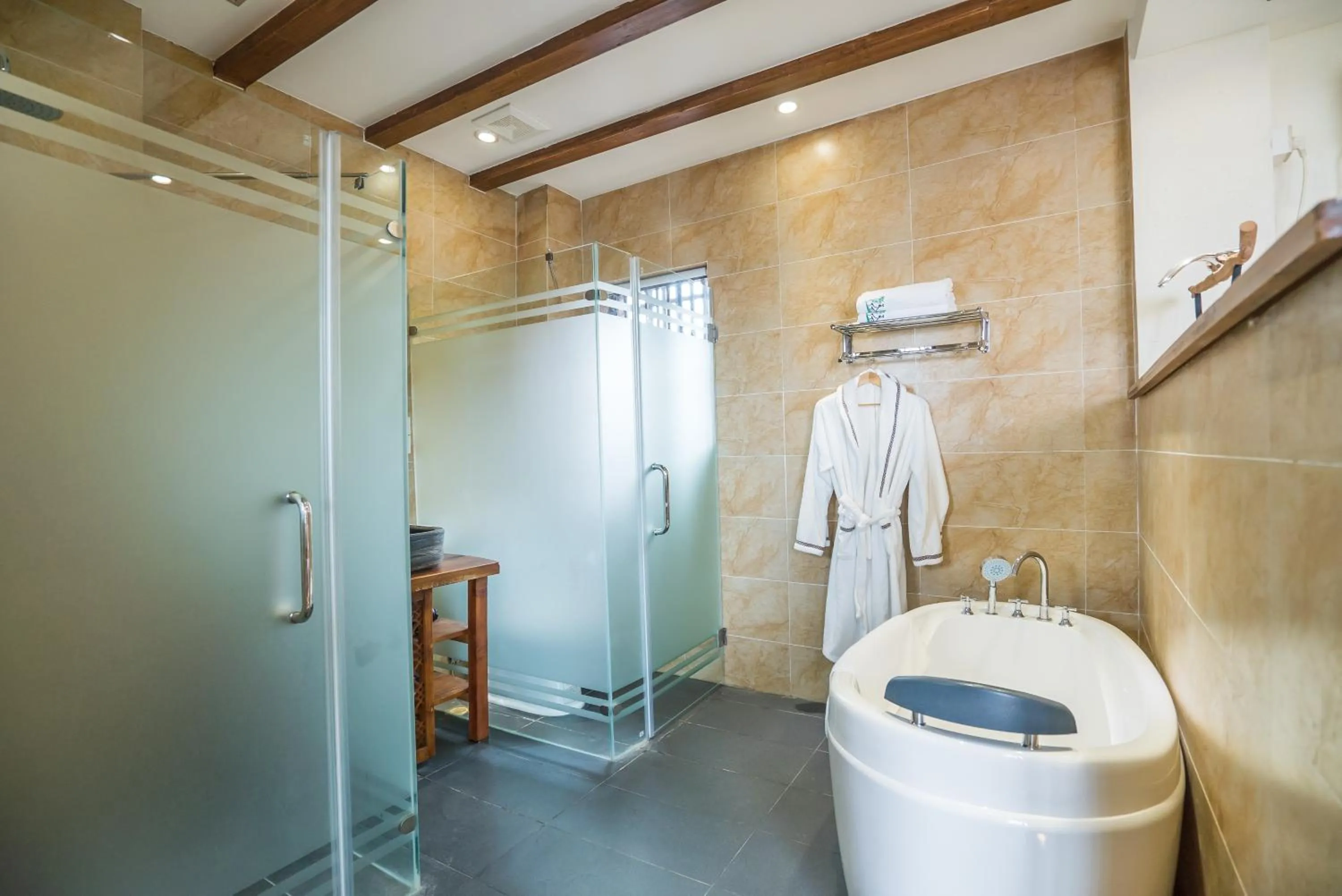 Bathroom in Lijiang Yue Tu Inn