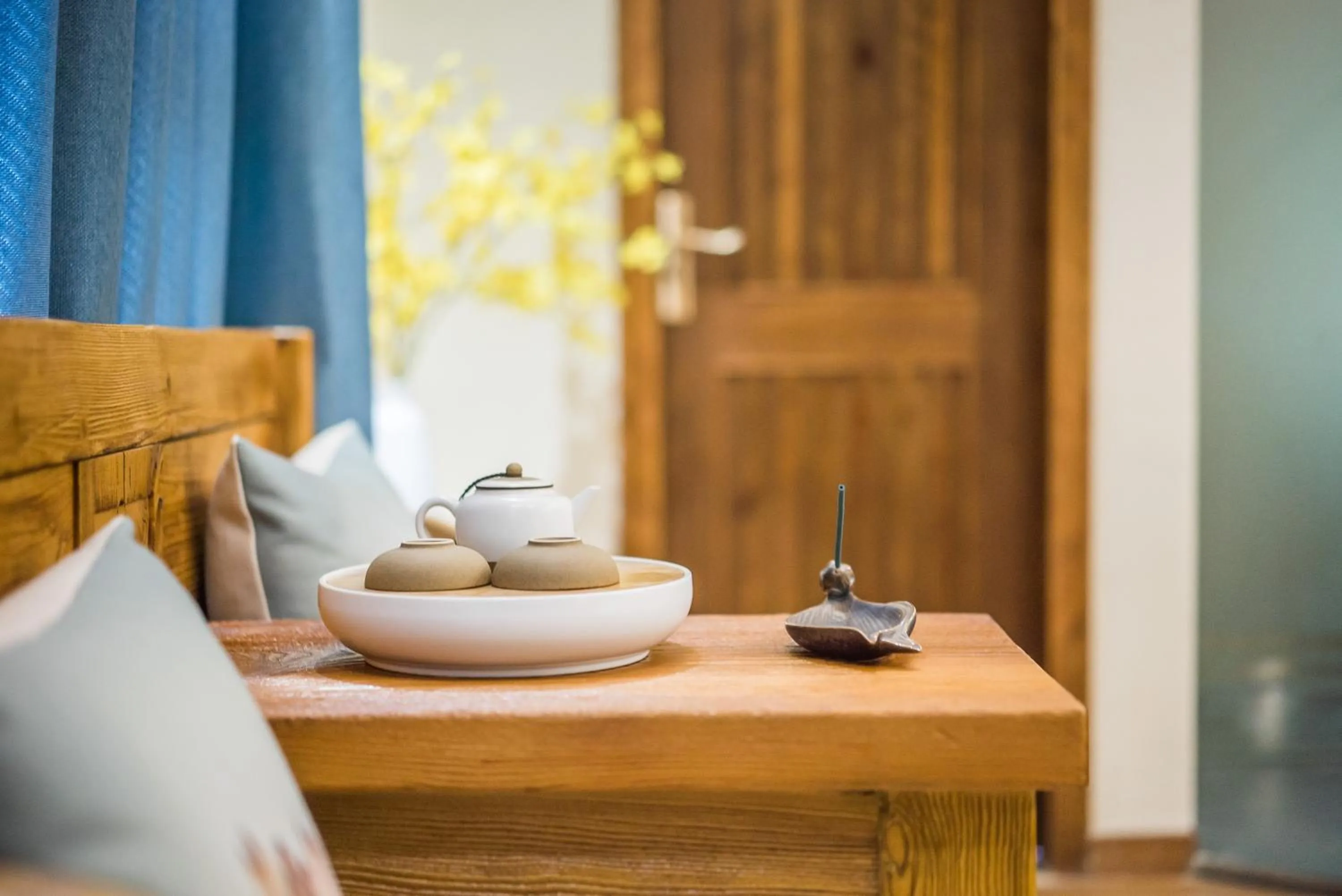 Decorative detail, Bed in Lijiang Yue Tu Inn