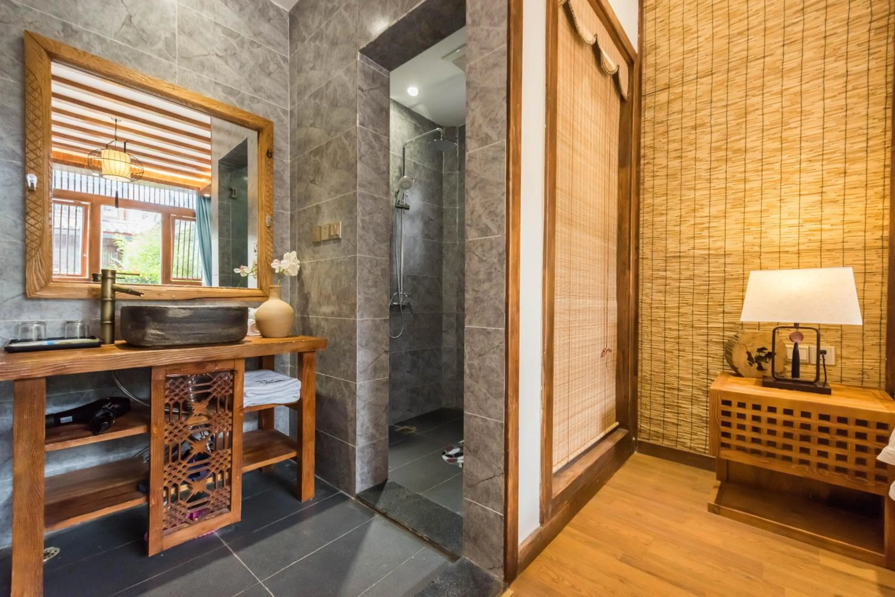 Bathroom in Lijiang Yue Tu Inn