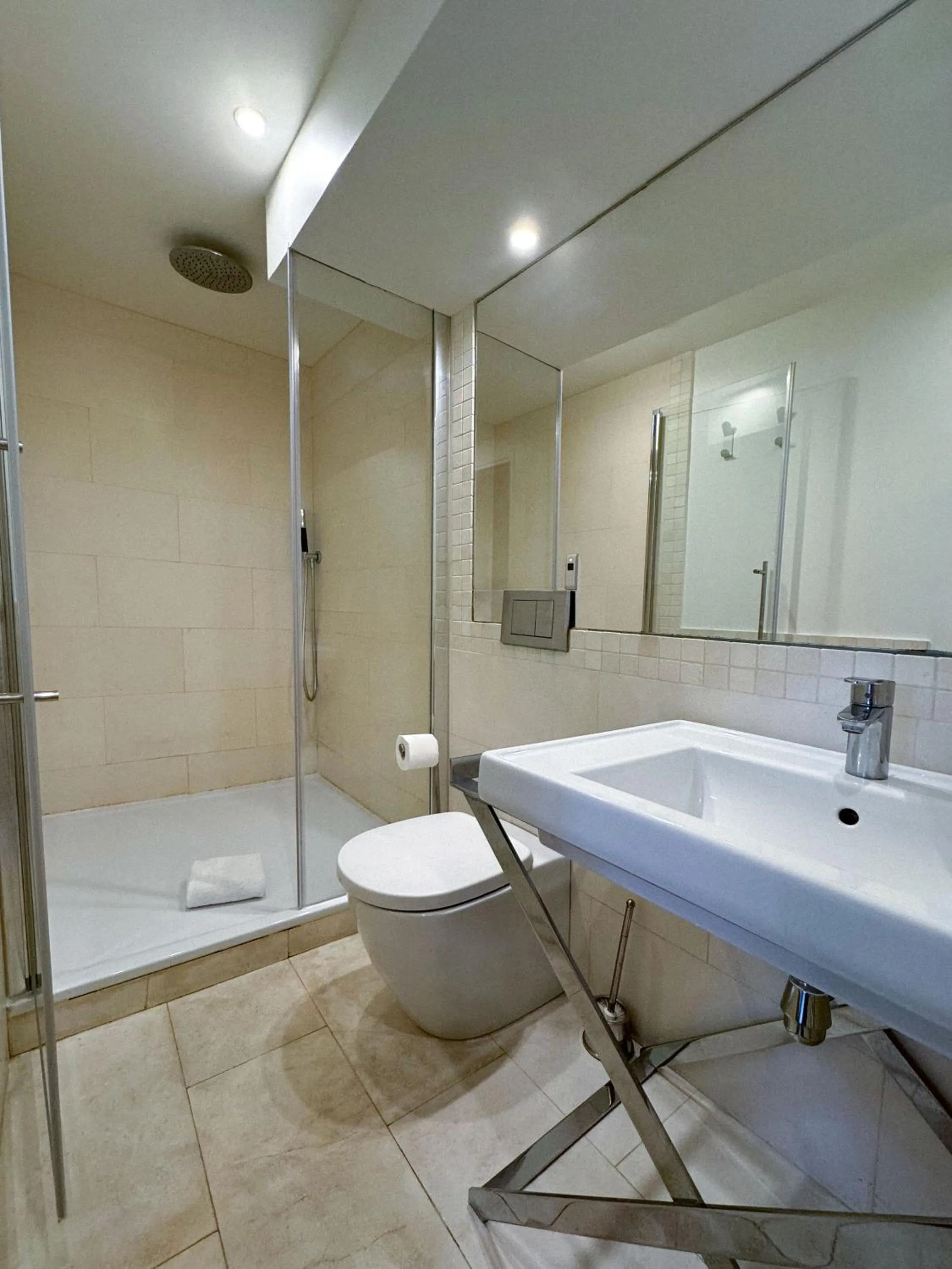 Bathroom in Bellechasse Apartments