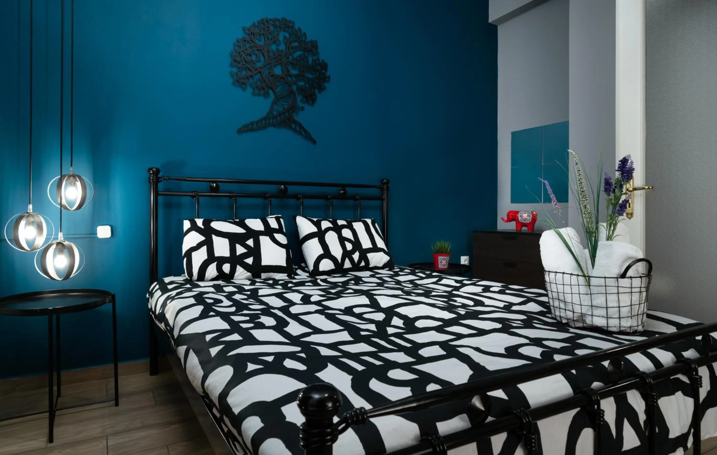 Bed in Apartment at the foothills of Acropolis