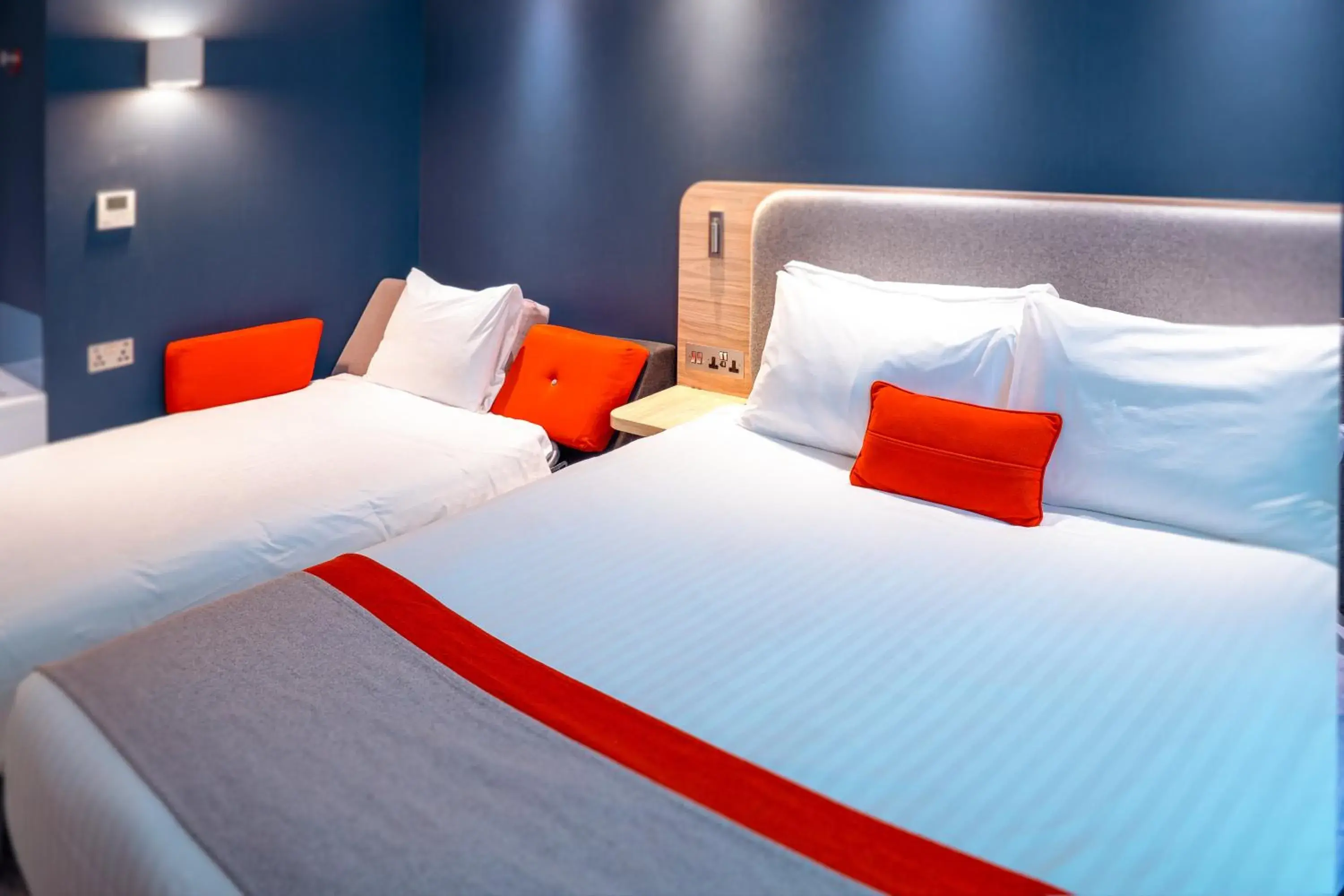 Standard Double Room with Sofa Bed and Free Hot Breakfast in Holiday Inn Express St. Albans - M25, Jct.22 Standard Double Room with Sofa Bed and Free Hot Breakfast in Holiday Inn Express St. Albans - M25, Jct.22