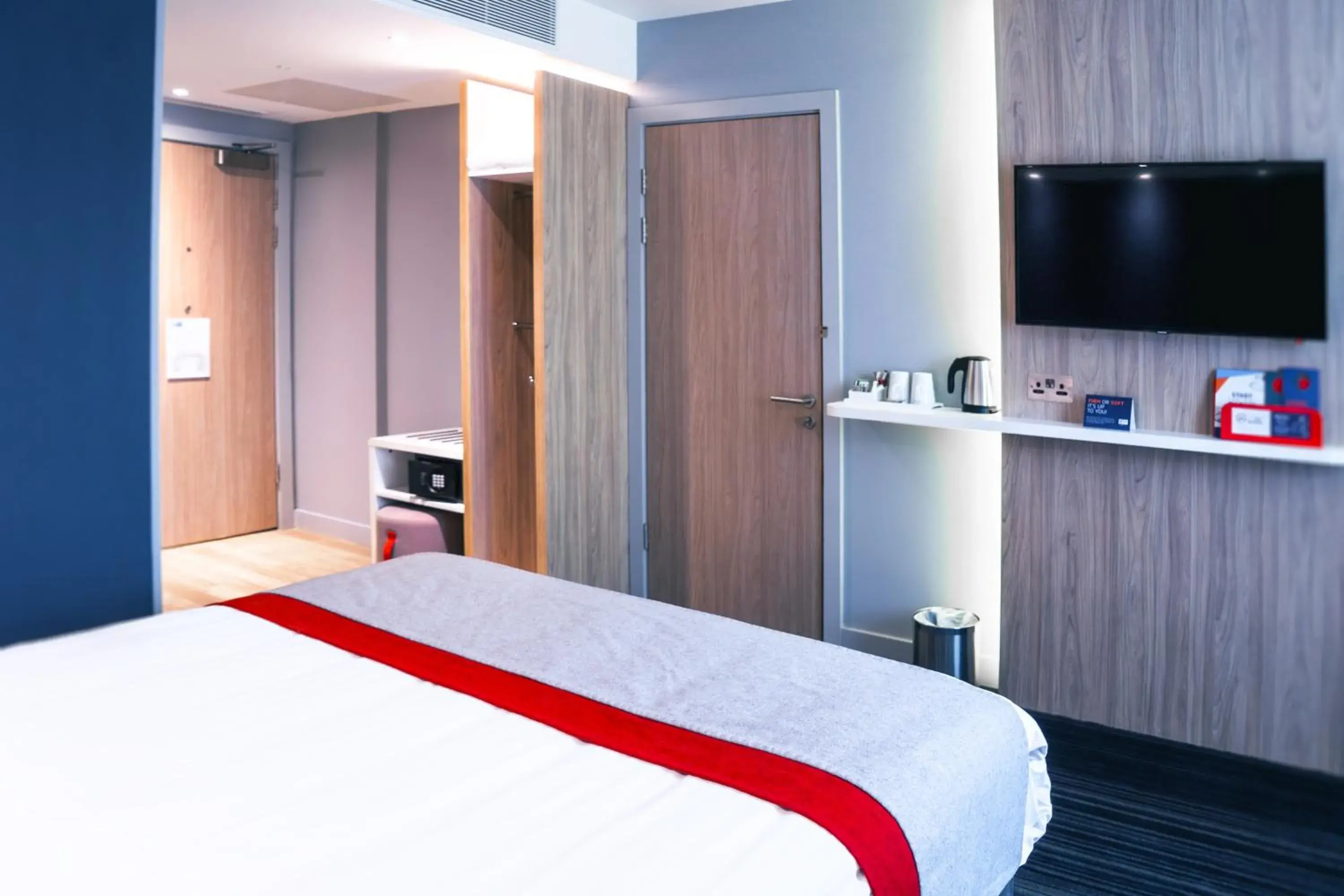 Double Room with Free Hot Breakfast - Accessible in Holiday Inn Express St. Albans - M25, Jct.22 Double Room with Free Hot Breakfast - Accessible in Holiday Inn Express St. Albans - M25, Jct.22