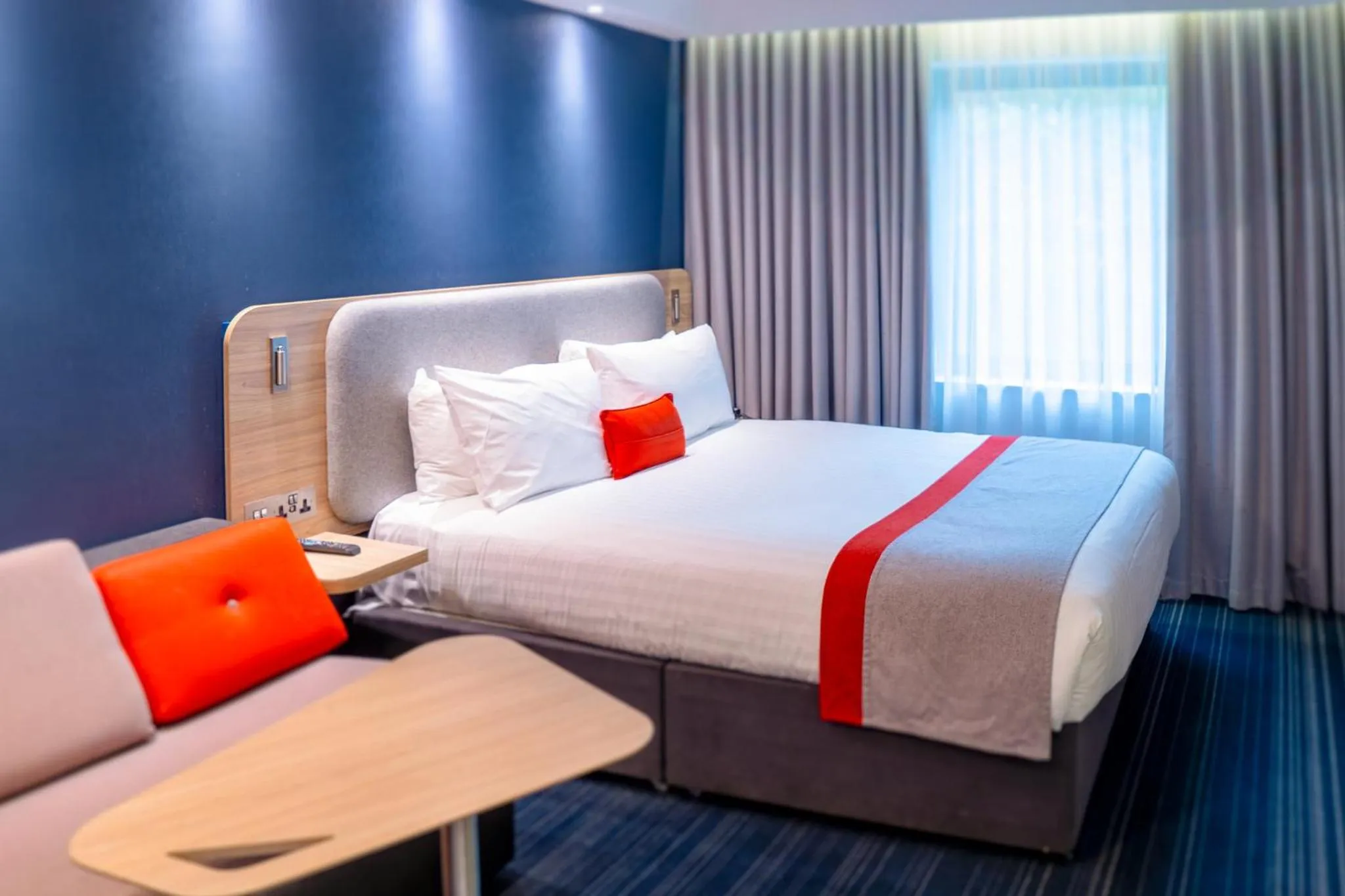 Photo of the whole room, Bed in Holiday Inn Express St. Albans - M25, Jct.22