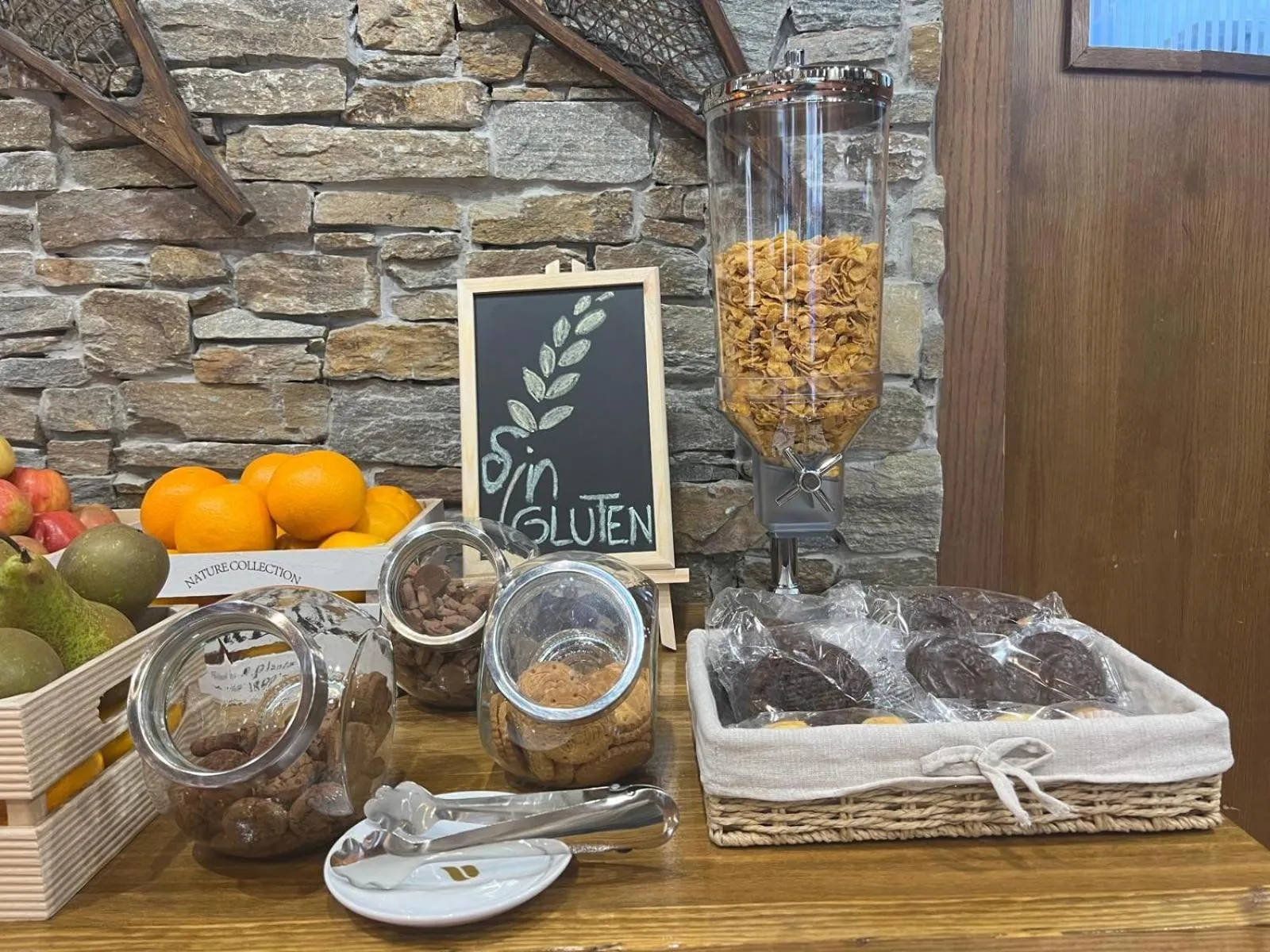 Food and drinks in Aston Hotel