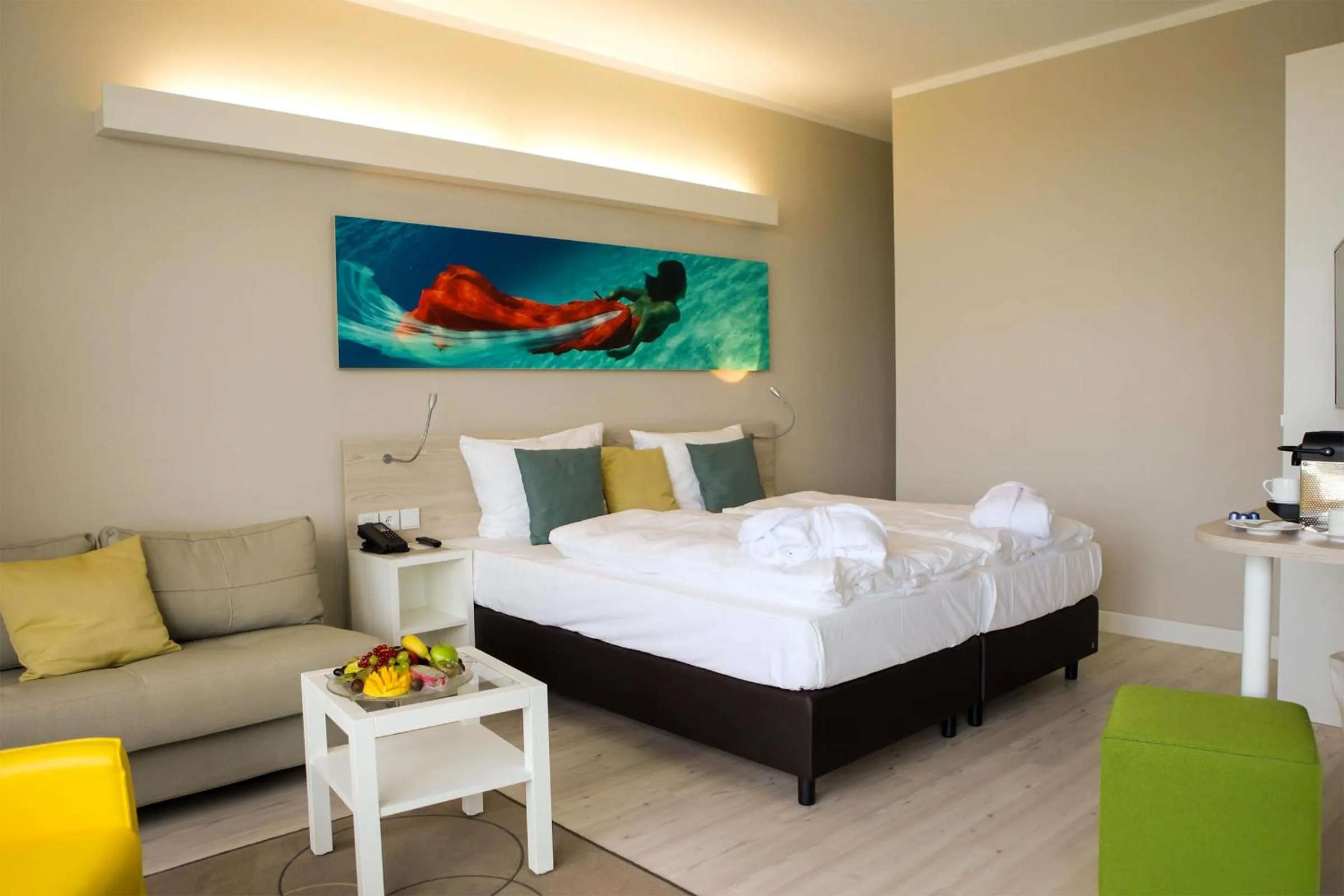 Photo of the whole room, Bed in SEETELHOTEL Kaiserstrand Beachhotel das Lifestyle-Hotel direkt am Strand