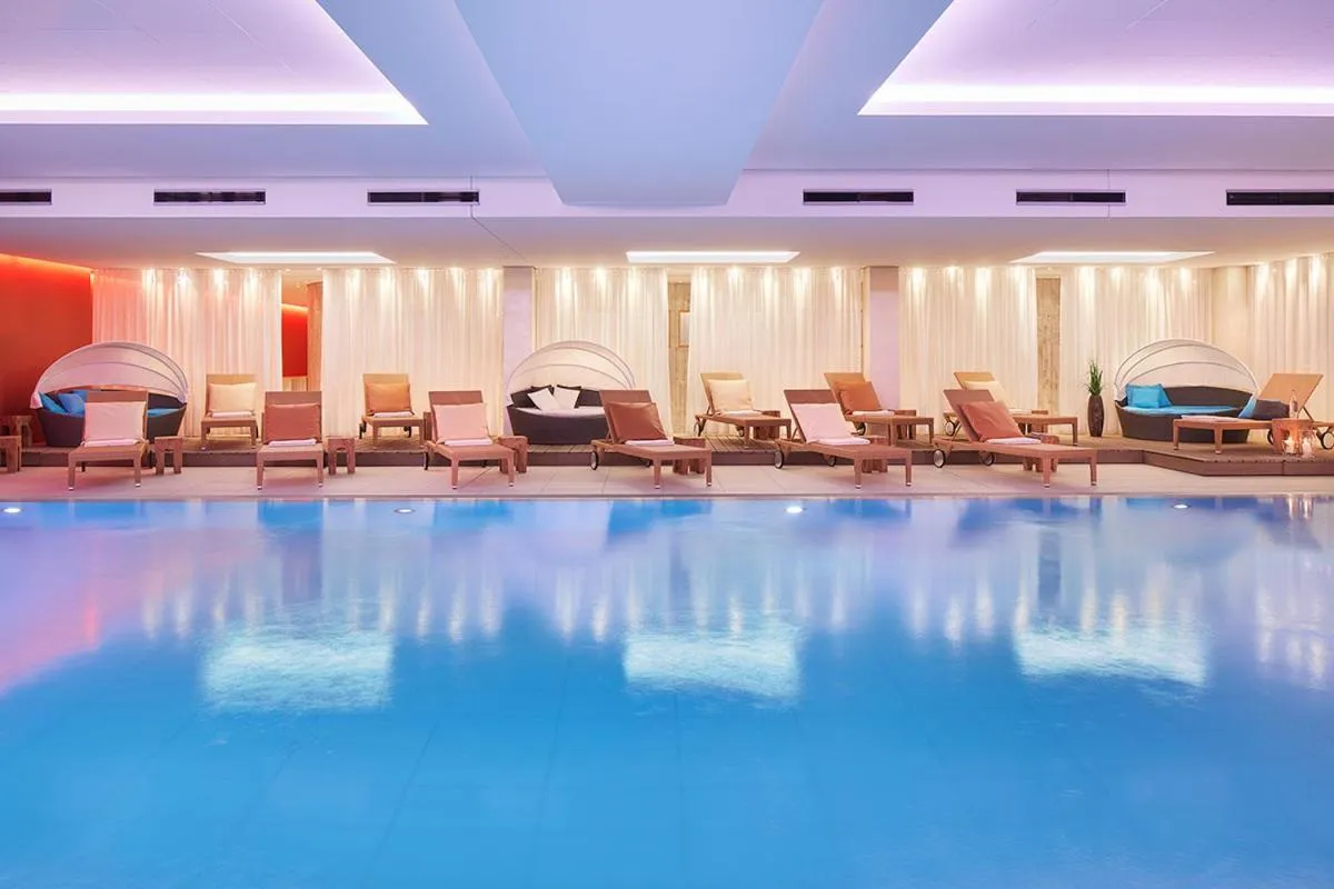 Swimming pool in SEETELHOTEL Kaiserstrand Beachhotel das Lifestyle-Hotel direkt am Strand