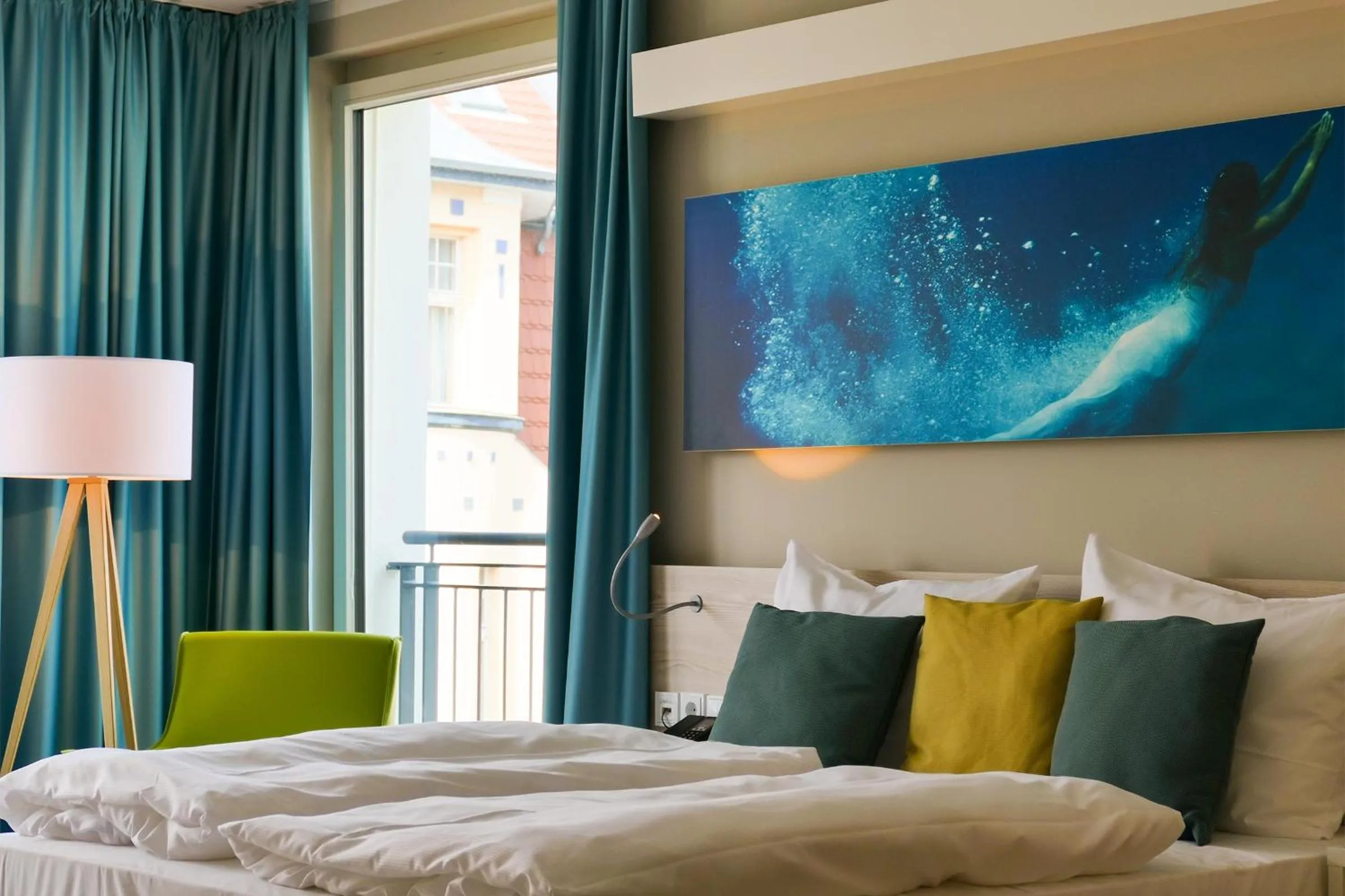 Photo of the whole room, Bed in SEETELHOTEL Kaiserstrand Beachhotel das Lifestyle-Hotel direkt am Strand