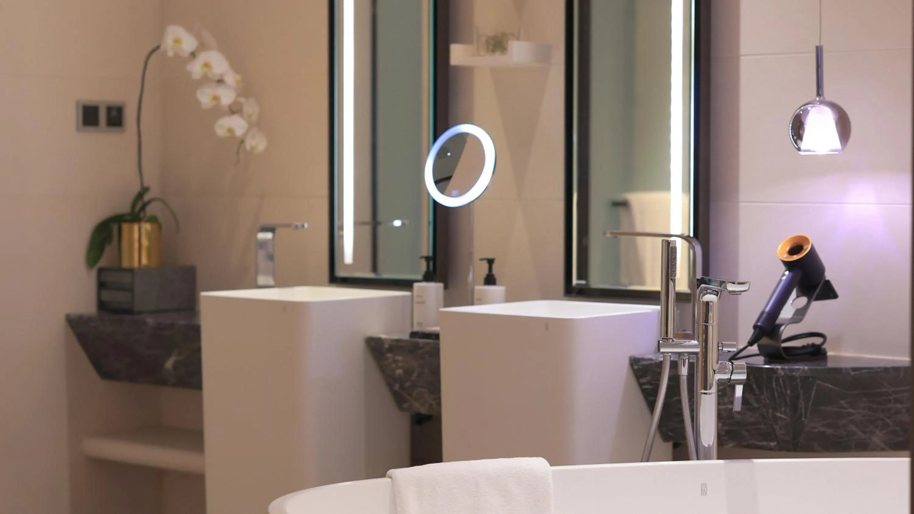 Photo of the whole room in InterContinental Beijing Sanlitun by IHG