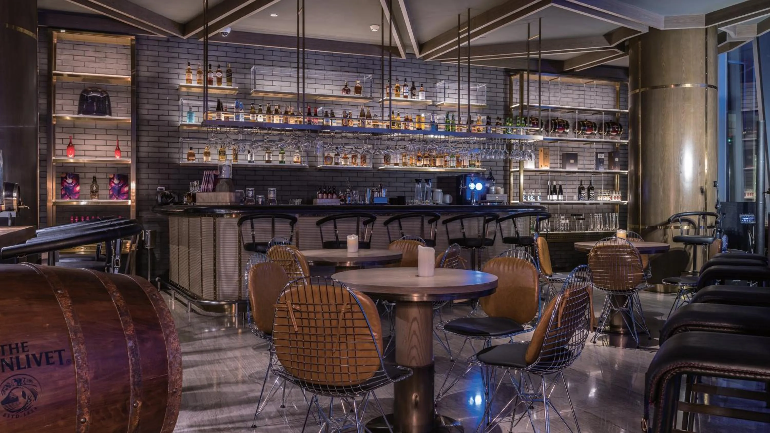 Lounge or bar in InterContinental Beijing Sanlitun by IHG