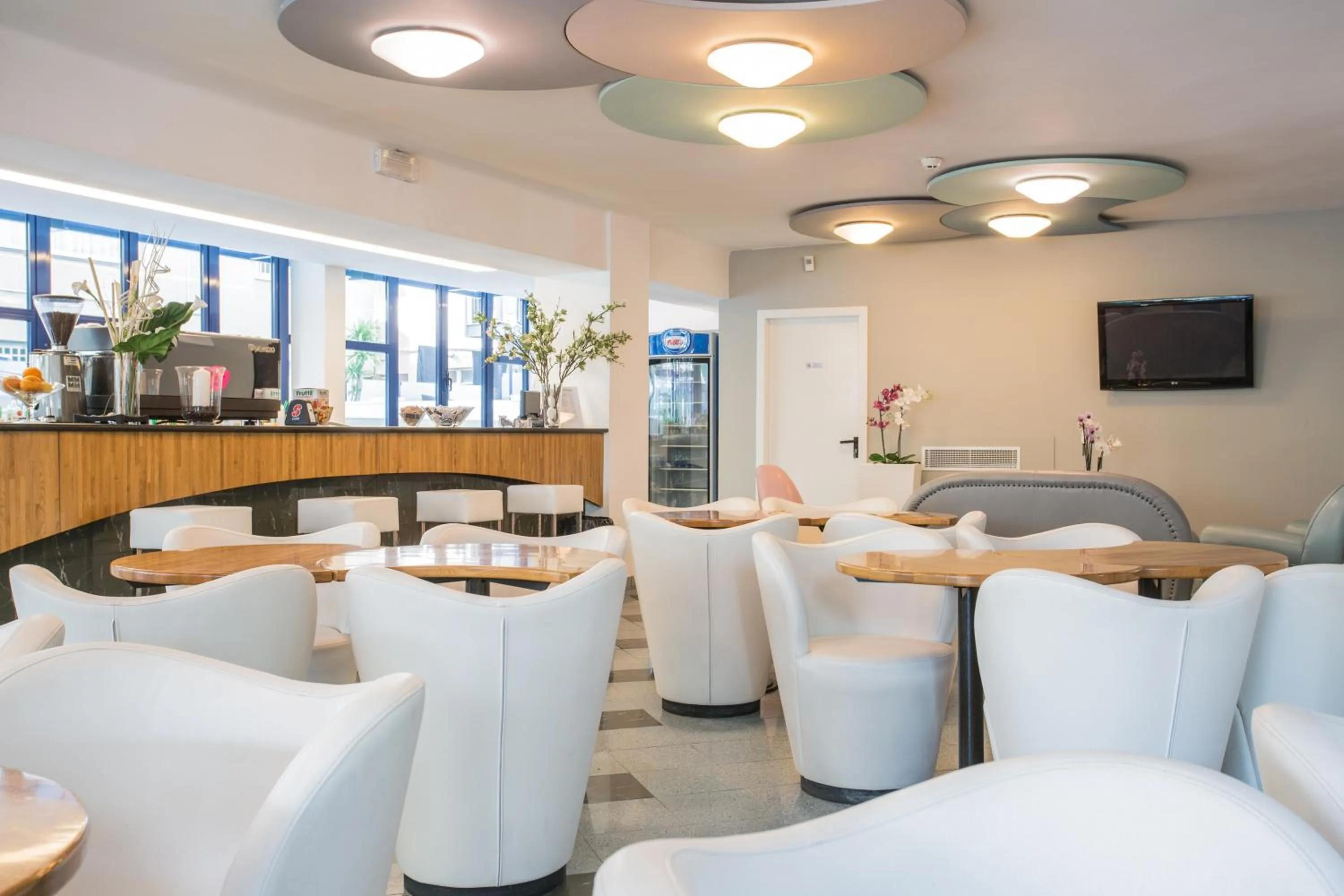 Communal lounge/ TV room in Hotel Ambasciatori