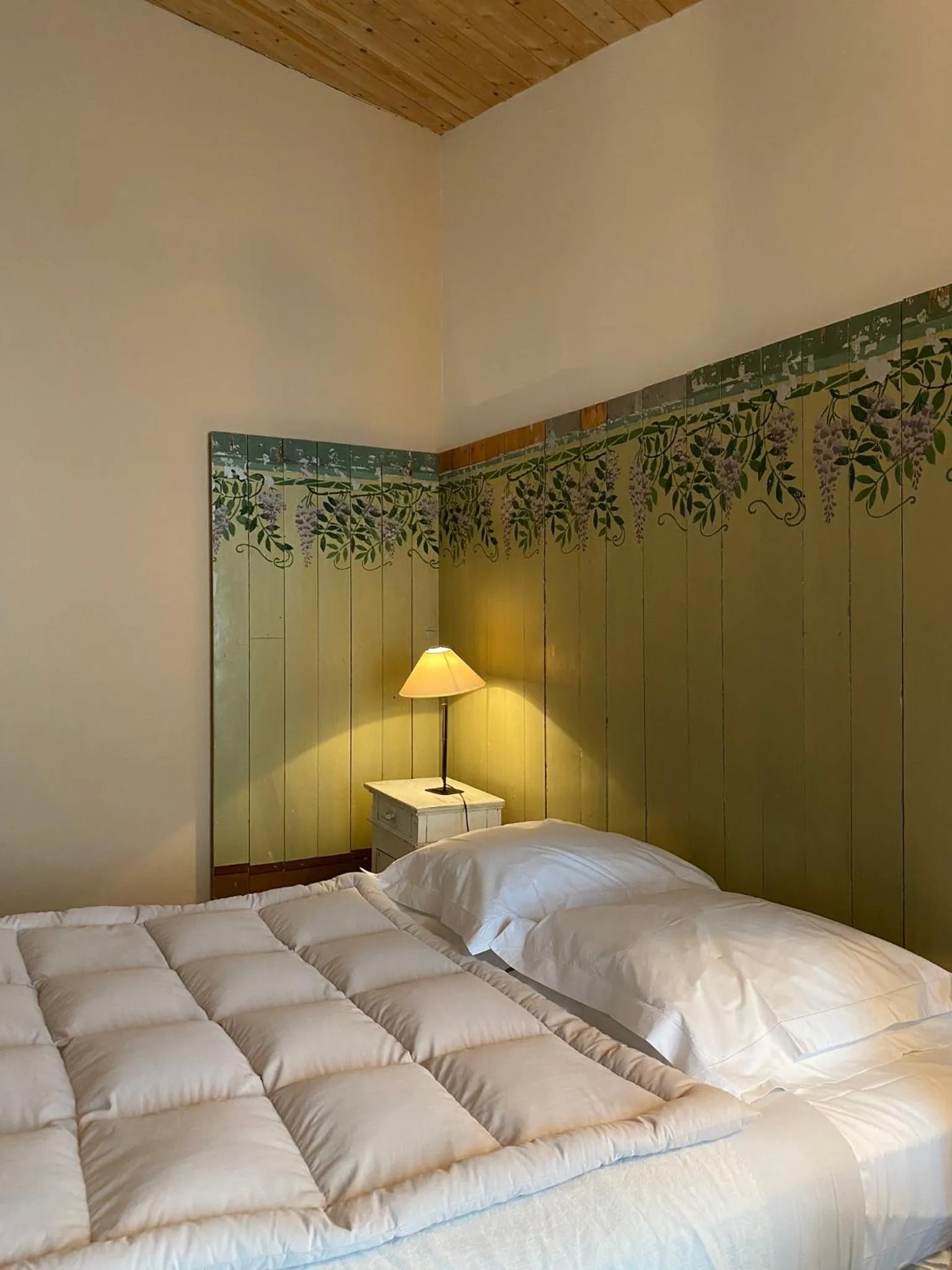 Bed in Hôtel Le Sénéchal