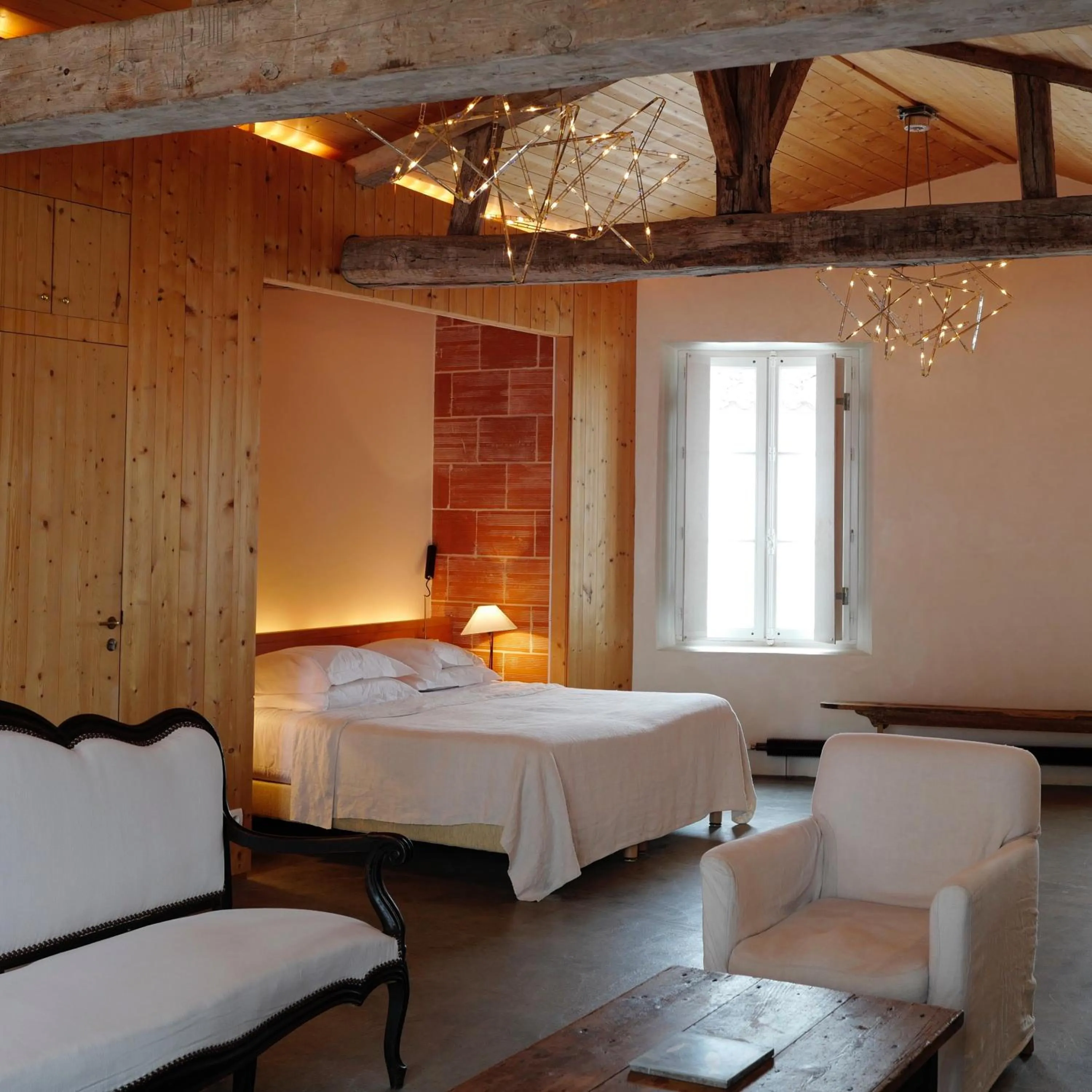 Bed in Hôtel Le Sénéchal