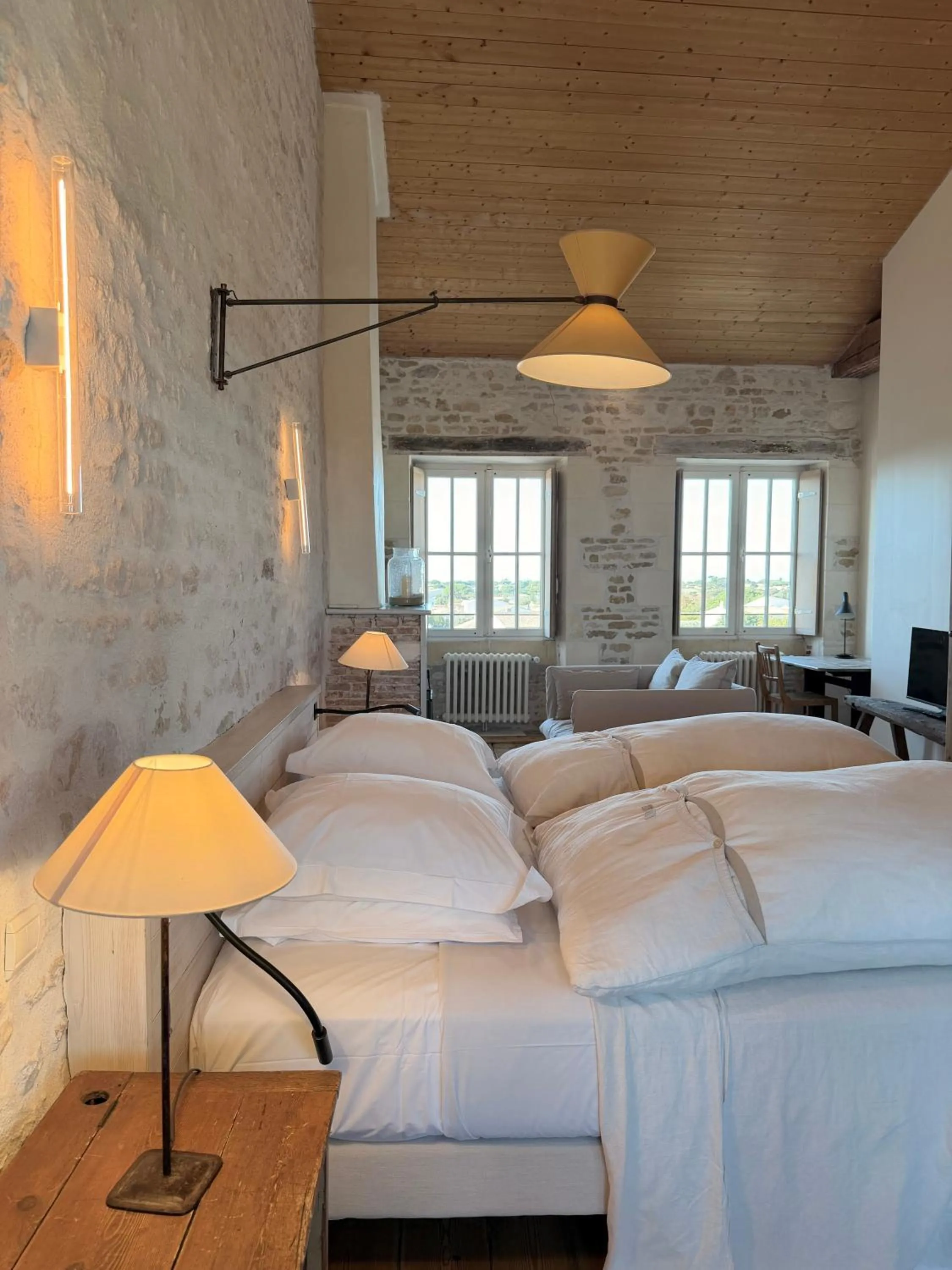 Bed in Hôtel Le Sénéchal