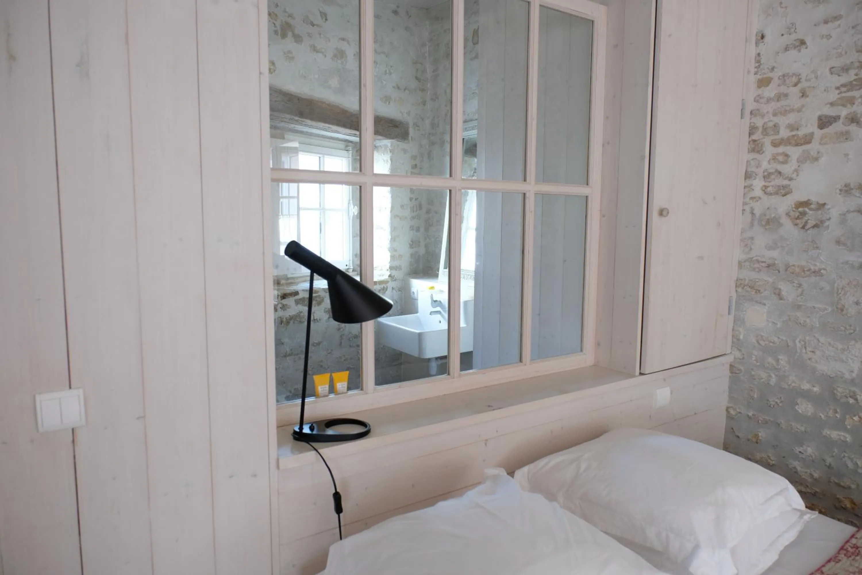 Bed in Hôtel Le Sénéchal