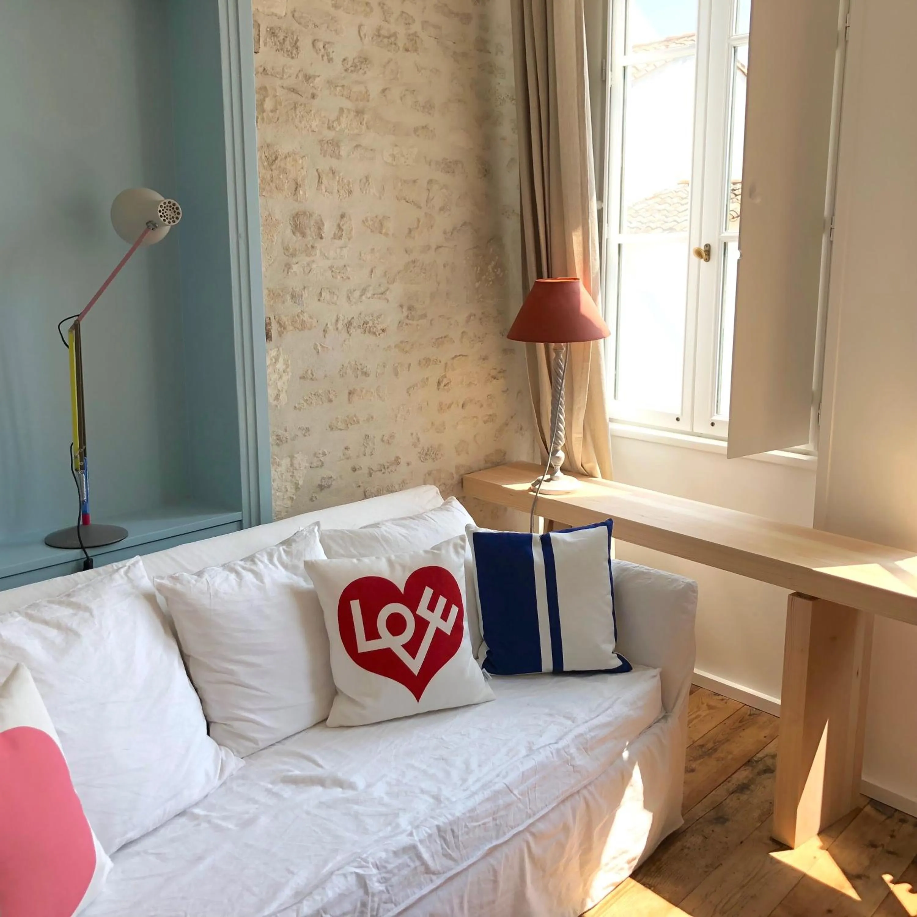 Bed in Hôtel Le Sénéchal