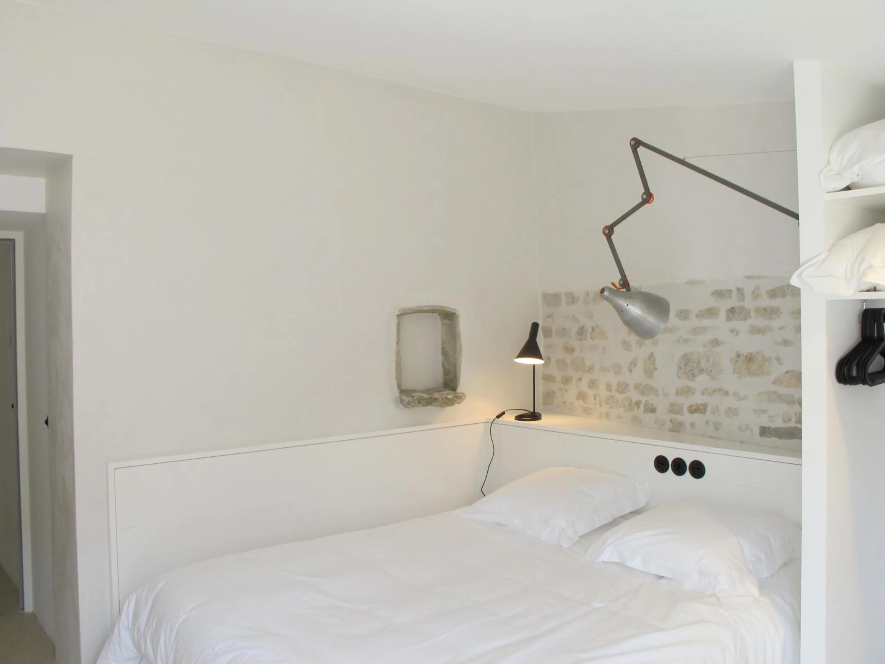 Bed in Hôtel Le Sénéchal