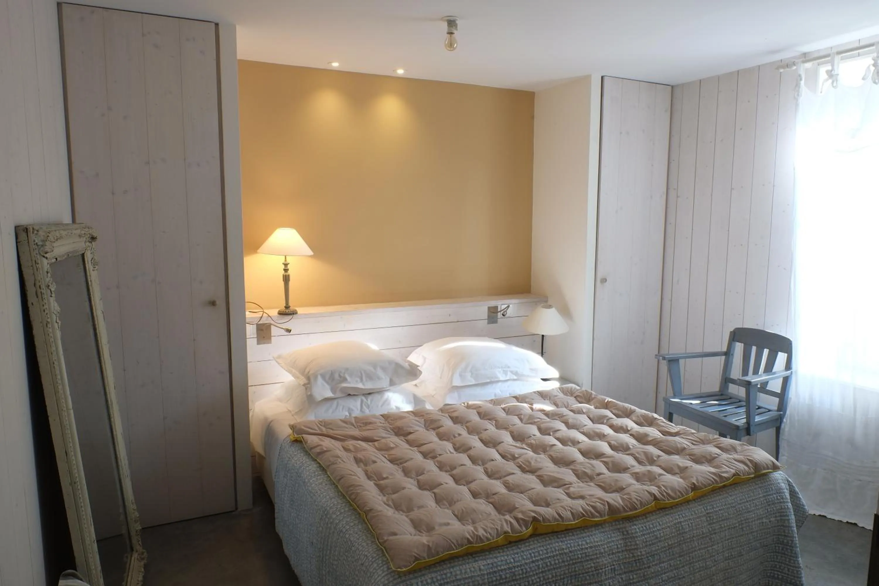 Bed in Hôtel Le Sénéchal