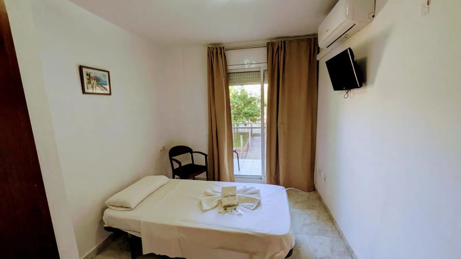 Bed in Hostal Europa