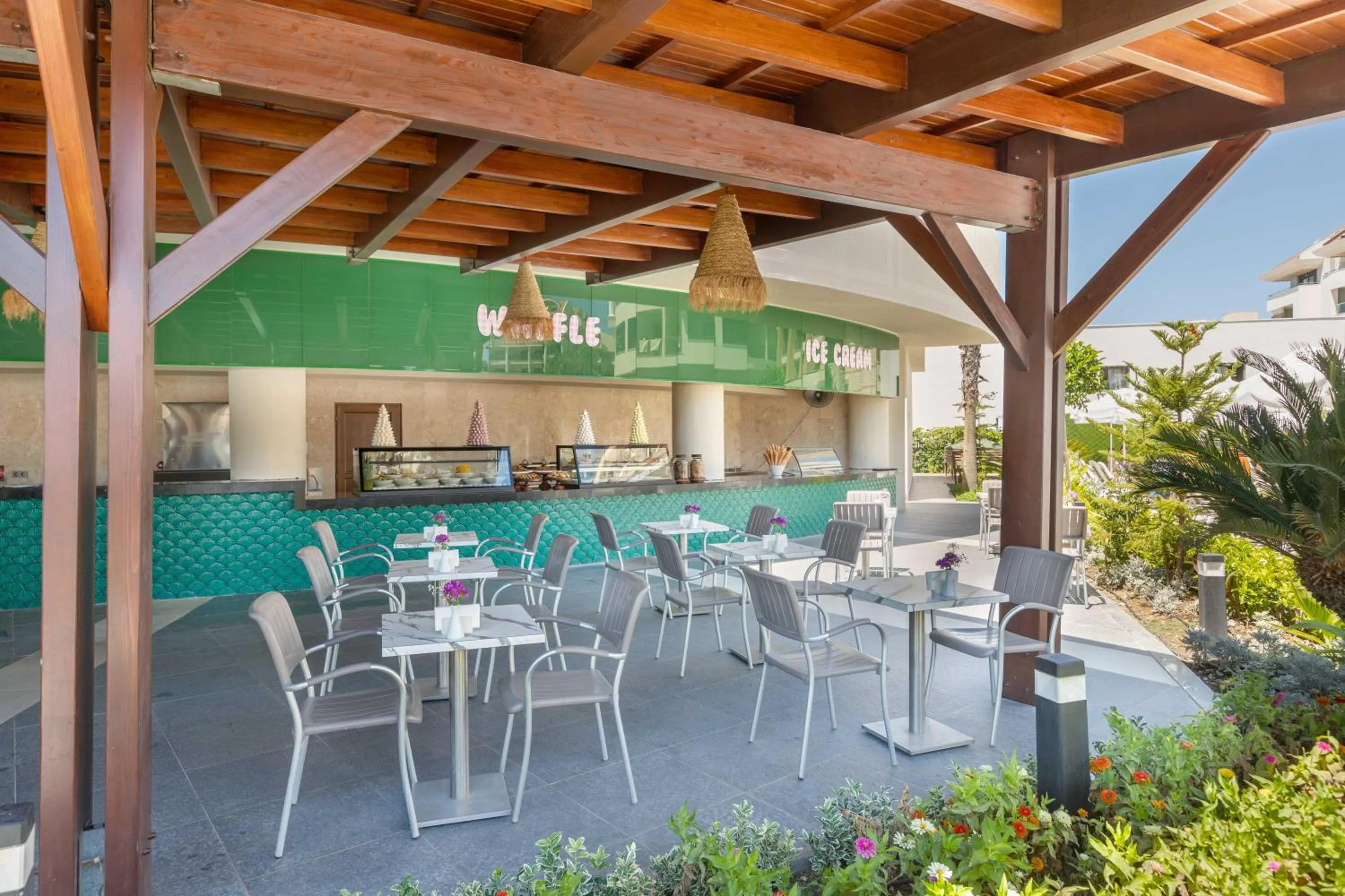 Restaurant/places to eat in Kirman Belazur Resort & Spa