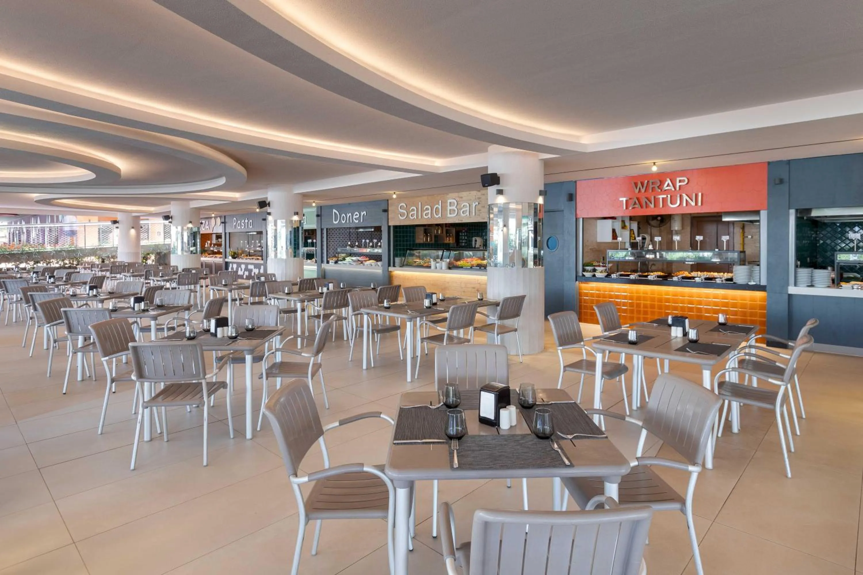 Restaurant/places to eat in Kirman Belazur Resort & Spa