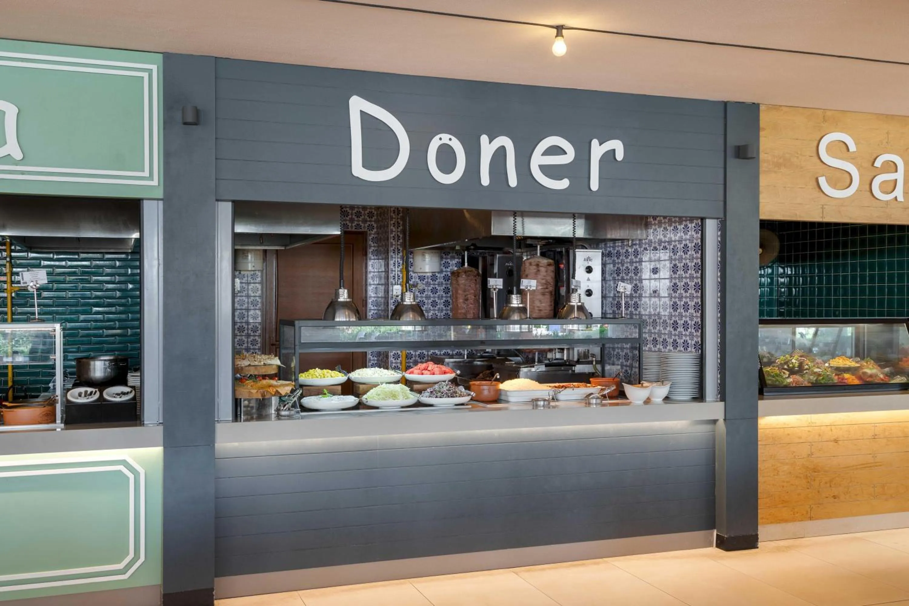 Restaurant/places to eat in Kirman Belazur Resort & Spa