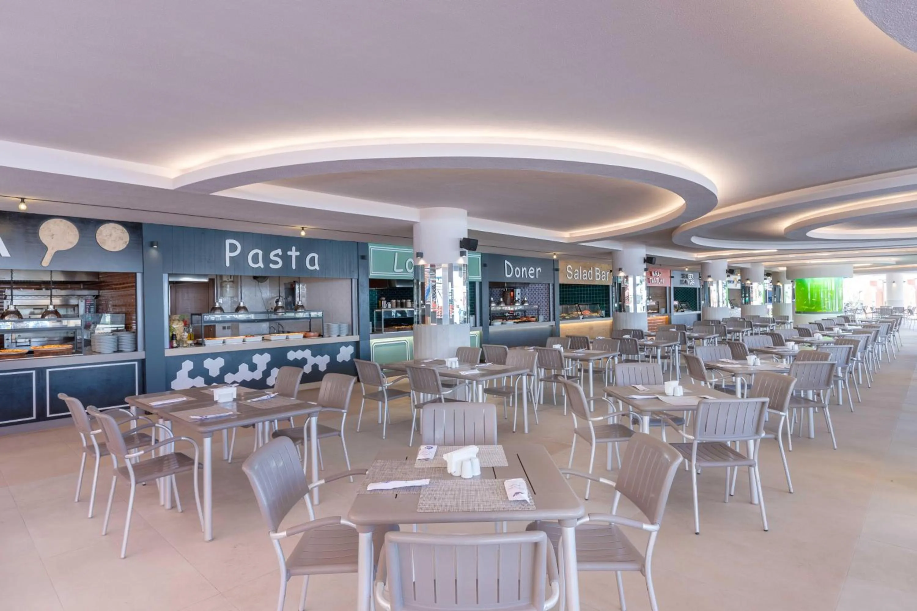 Restaurant/places to eat in Kirman Belazur Resort & Spa