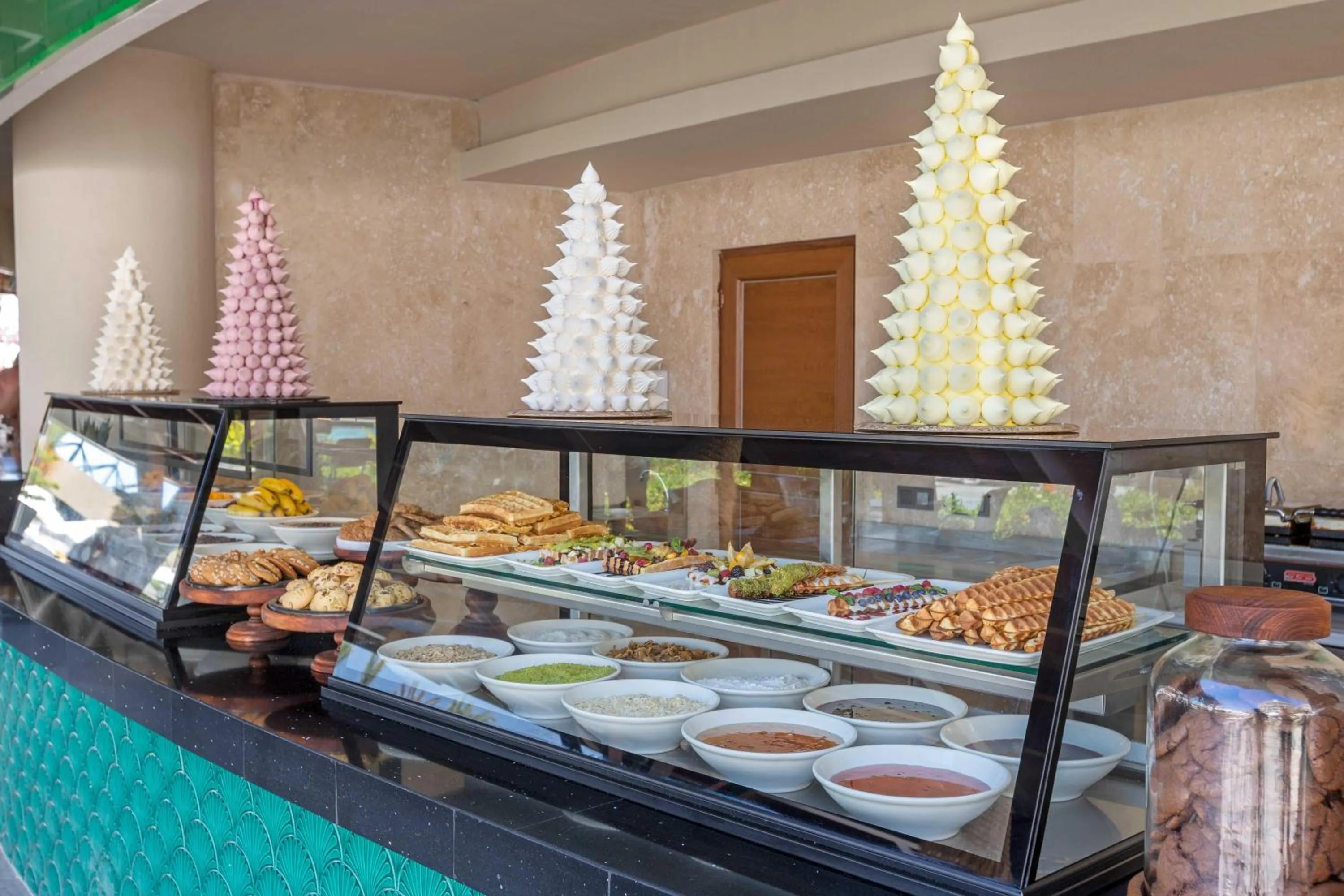 Restaurant/places to eat in Kirman Belazur Resort & Spa