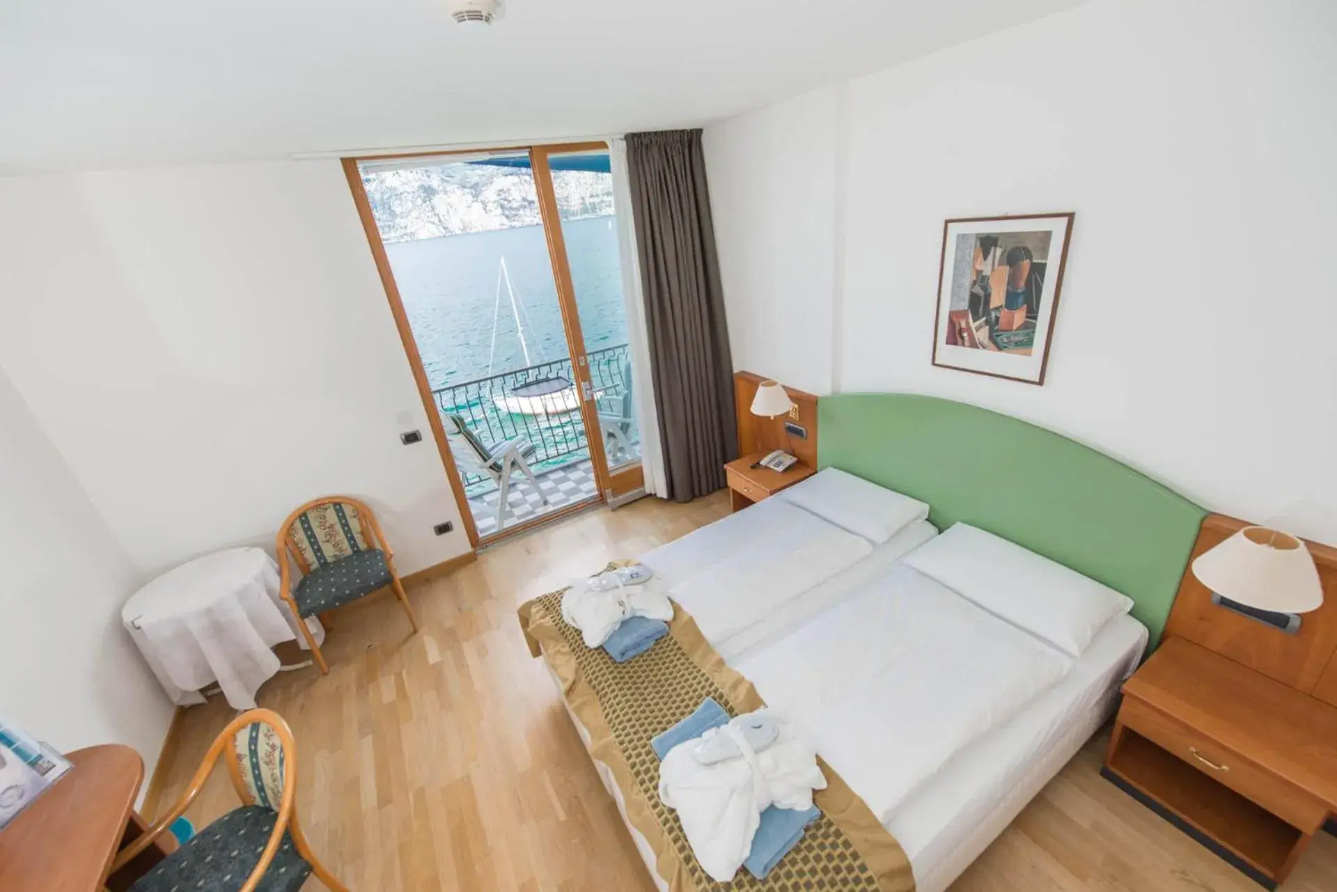 Twin Room with Lake View in Hotel Venezia Twin Room with Lake View in Hotel Venezia