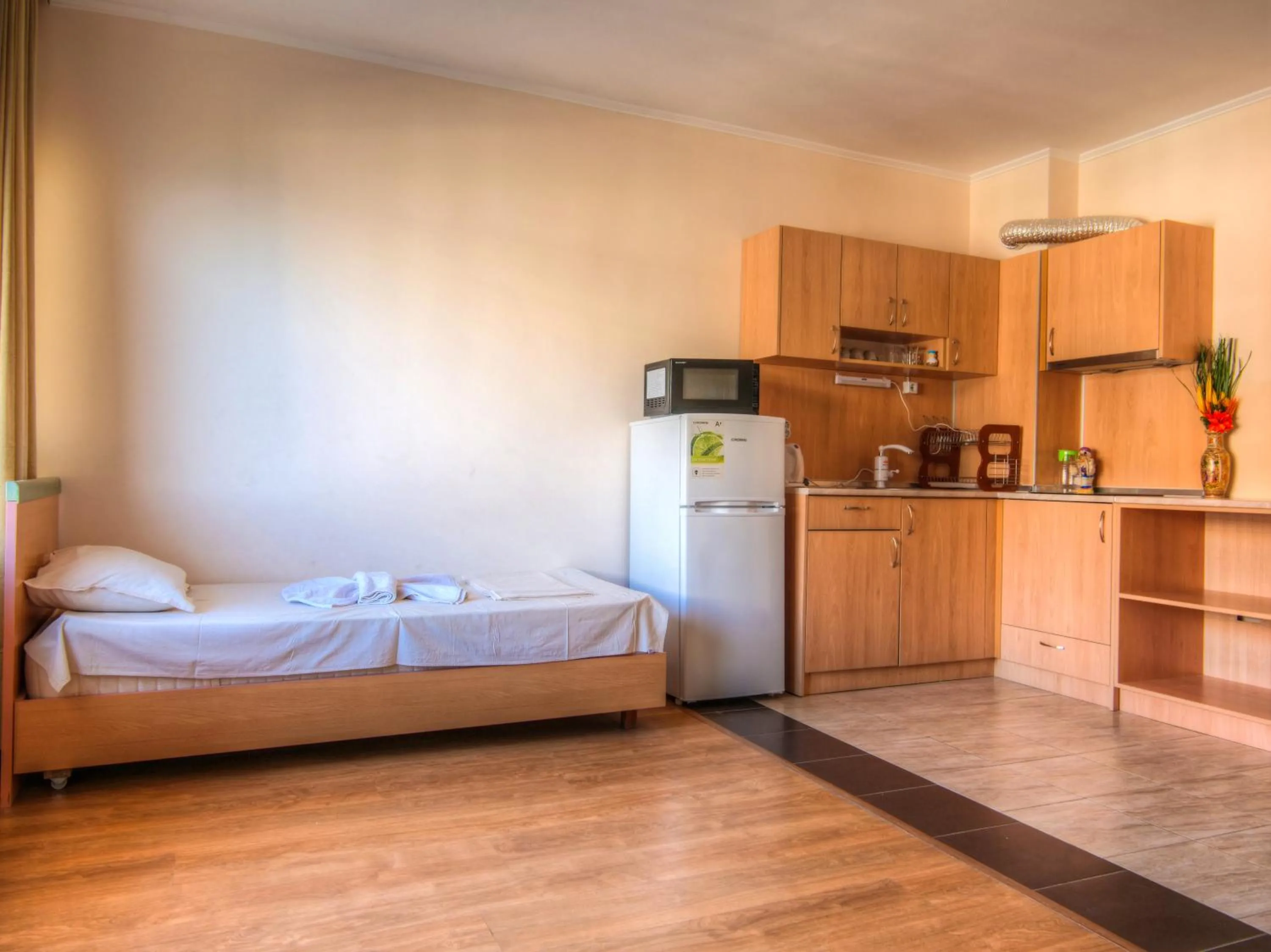 Kitchen or kitchenette, Bed in Hotel Fantasy Beach