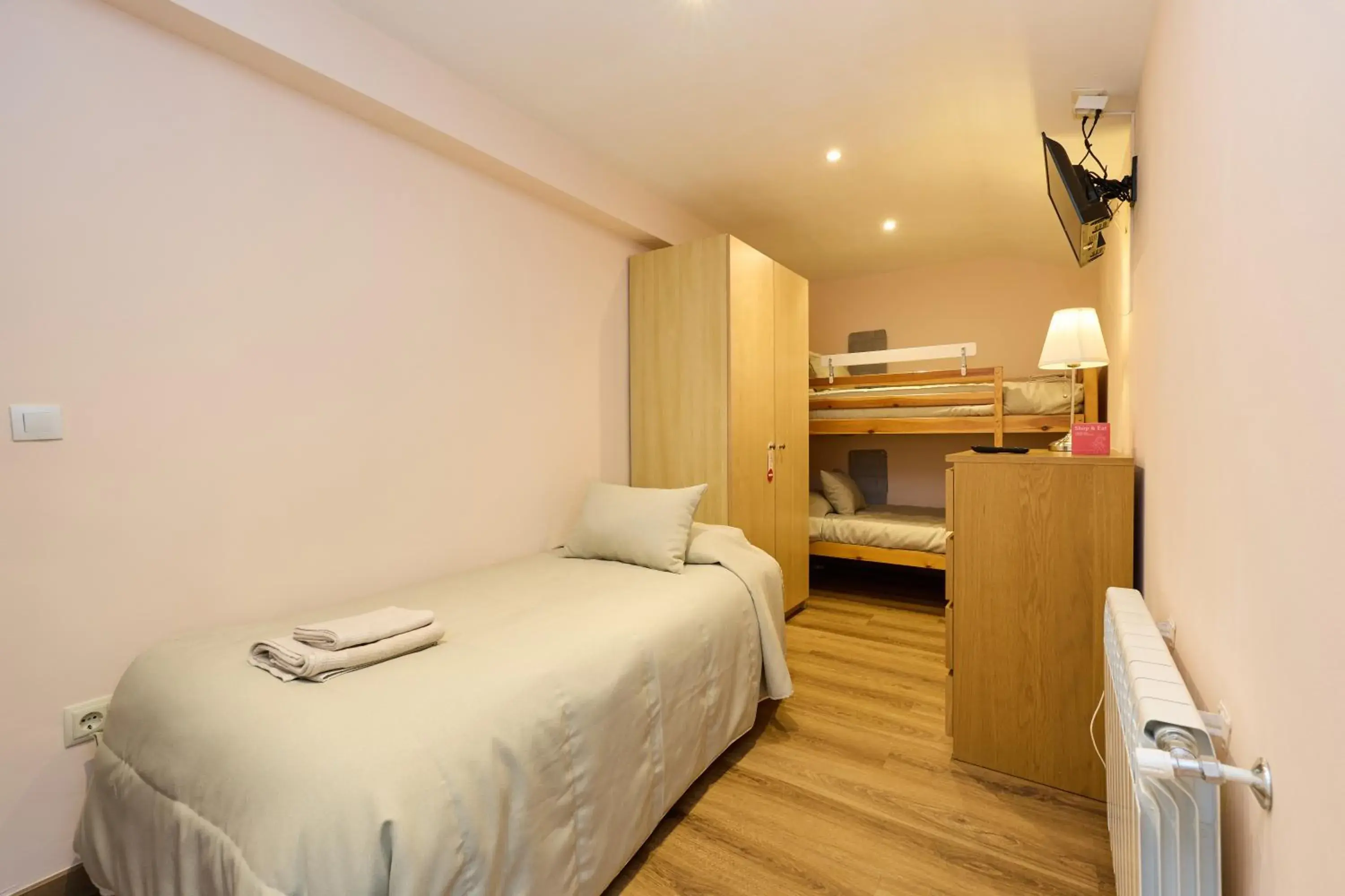 Triple Room in Hotel Peretol Triple Room in Hotel Peretol